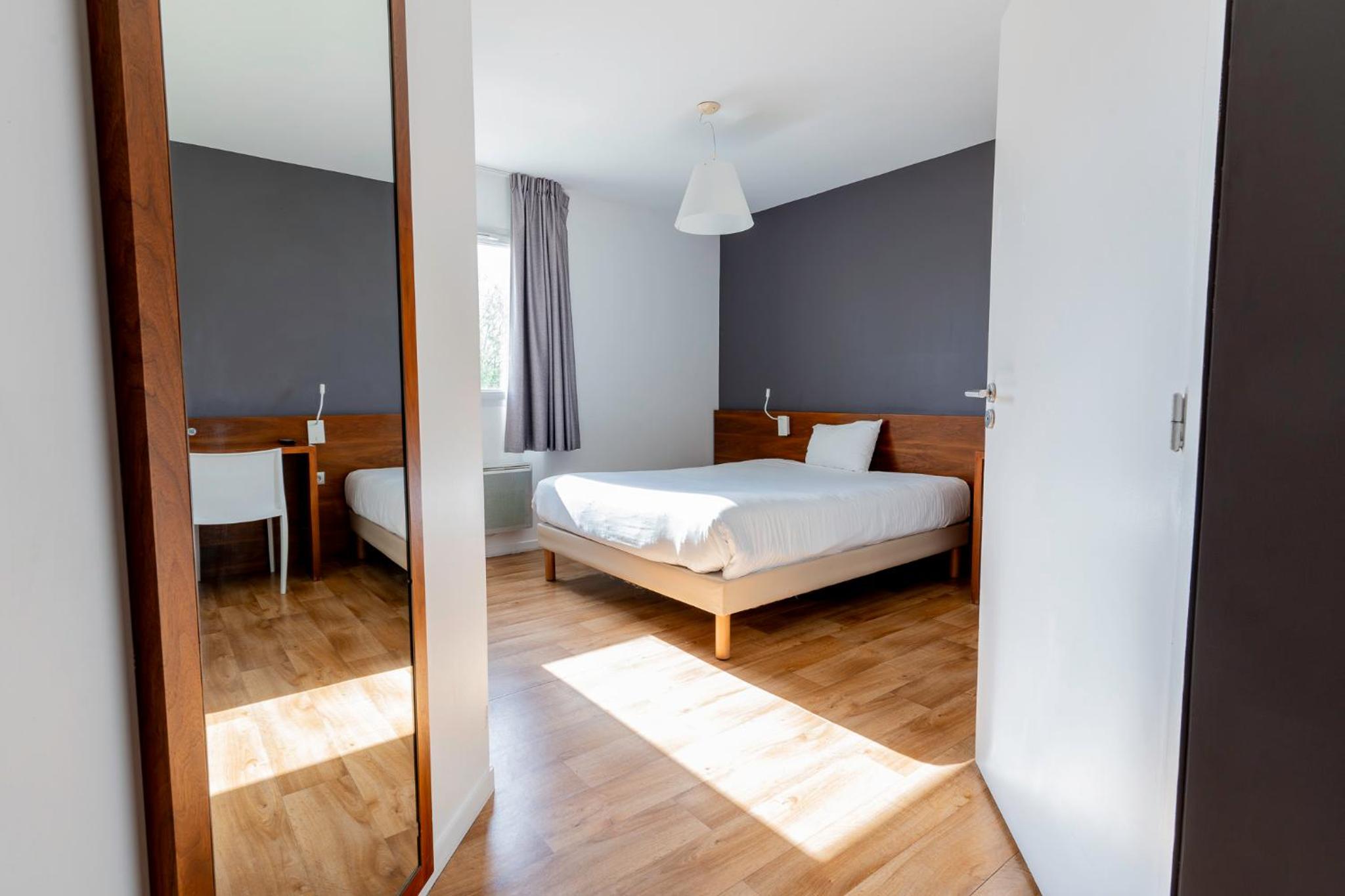 Family Room with One Queen Bed and One Bunk Bed - Non-Smoking - Photo 7