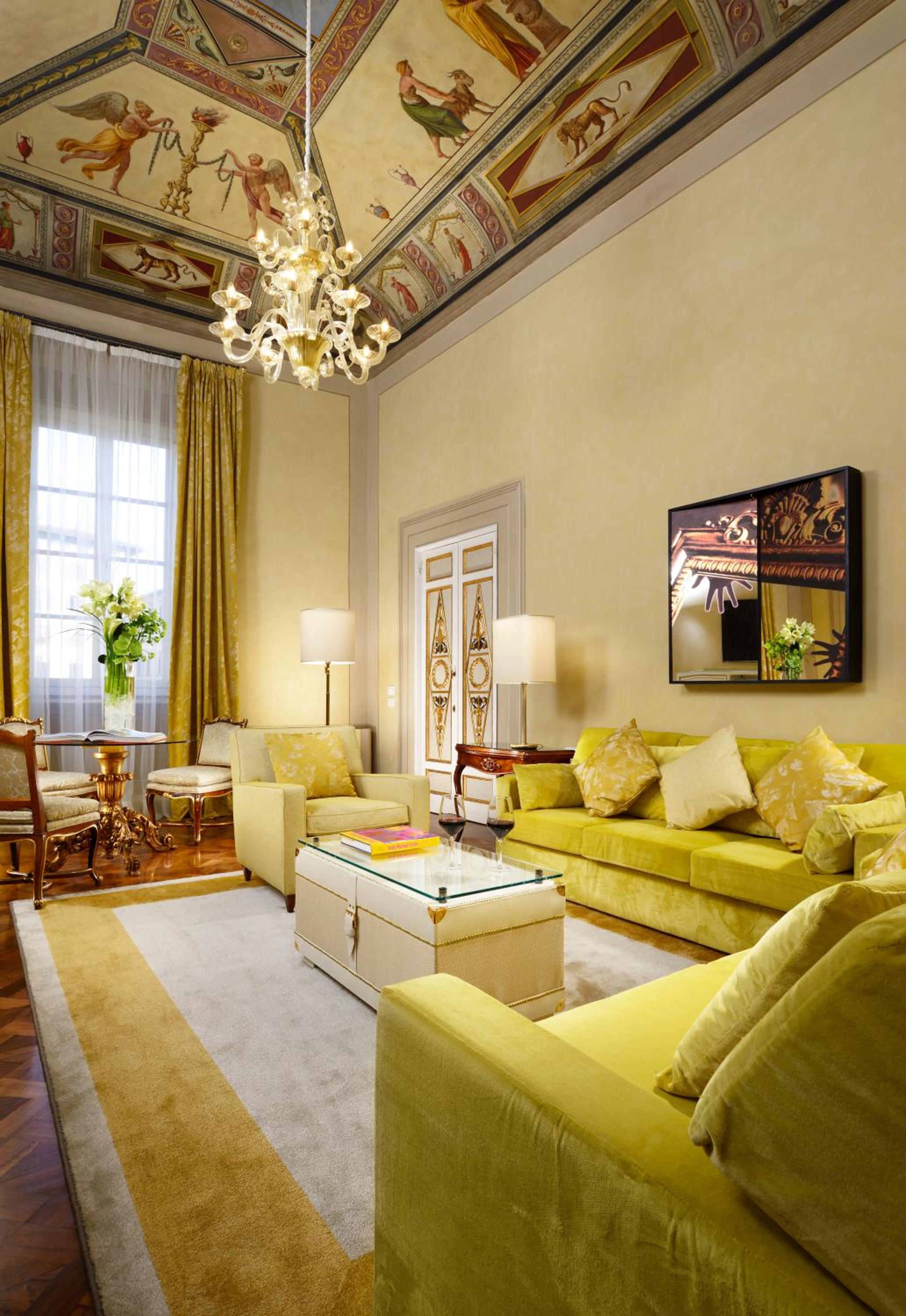 Suite with Frescoes thumbnail 5
