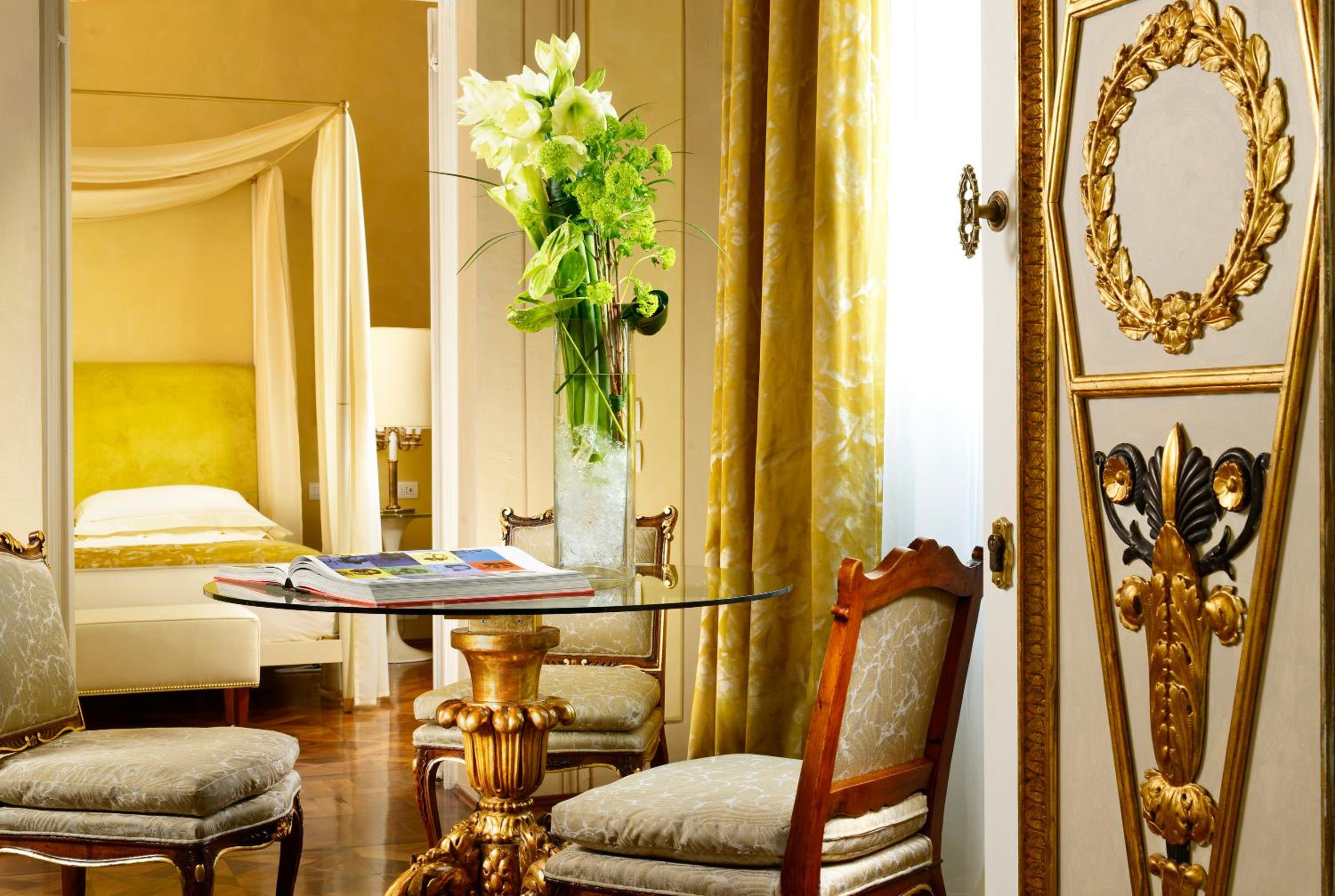 Suite with Frescoes