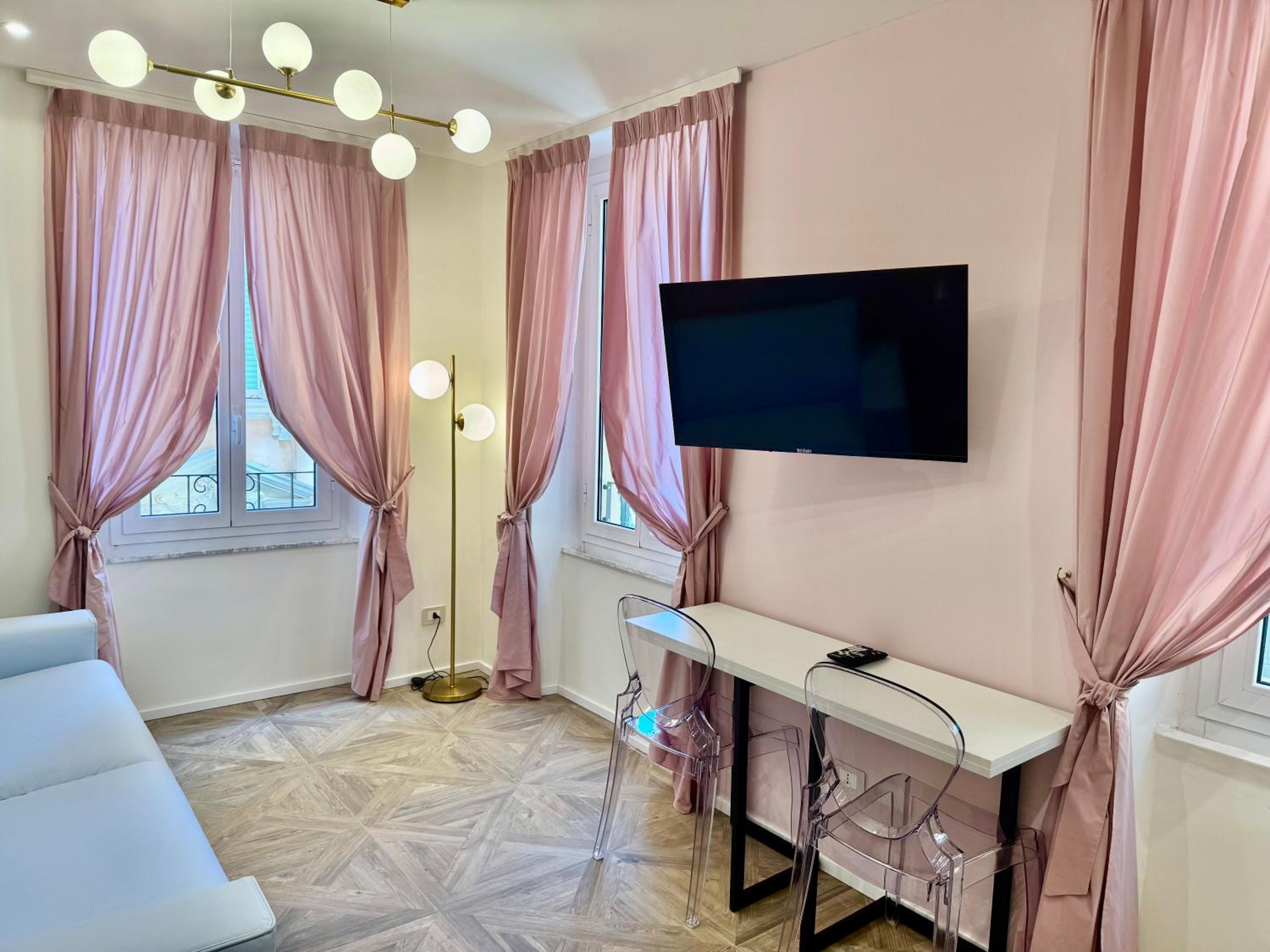Apartment with Sea View - Photo 5