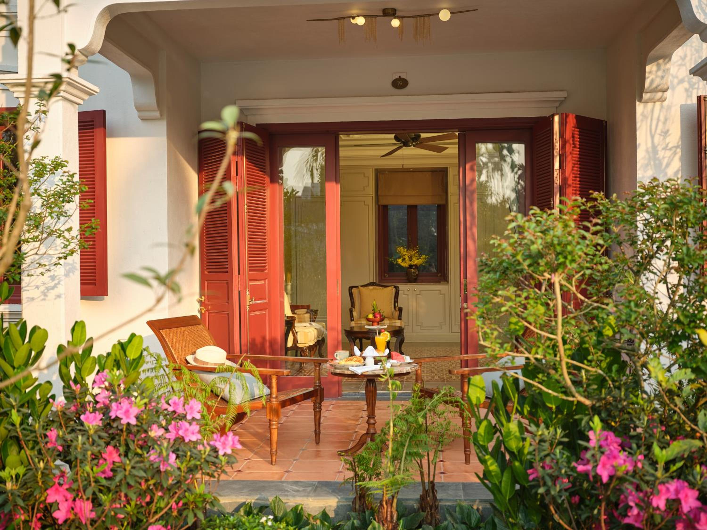 King Suite with Pool View
