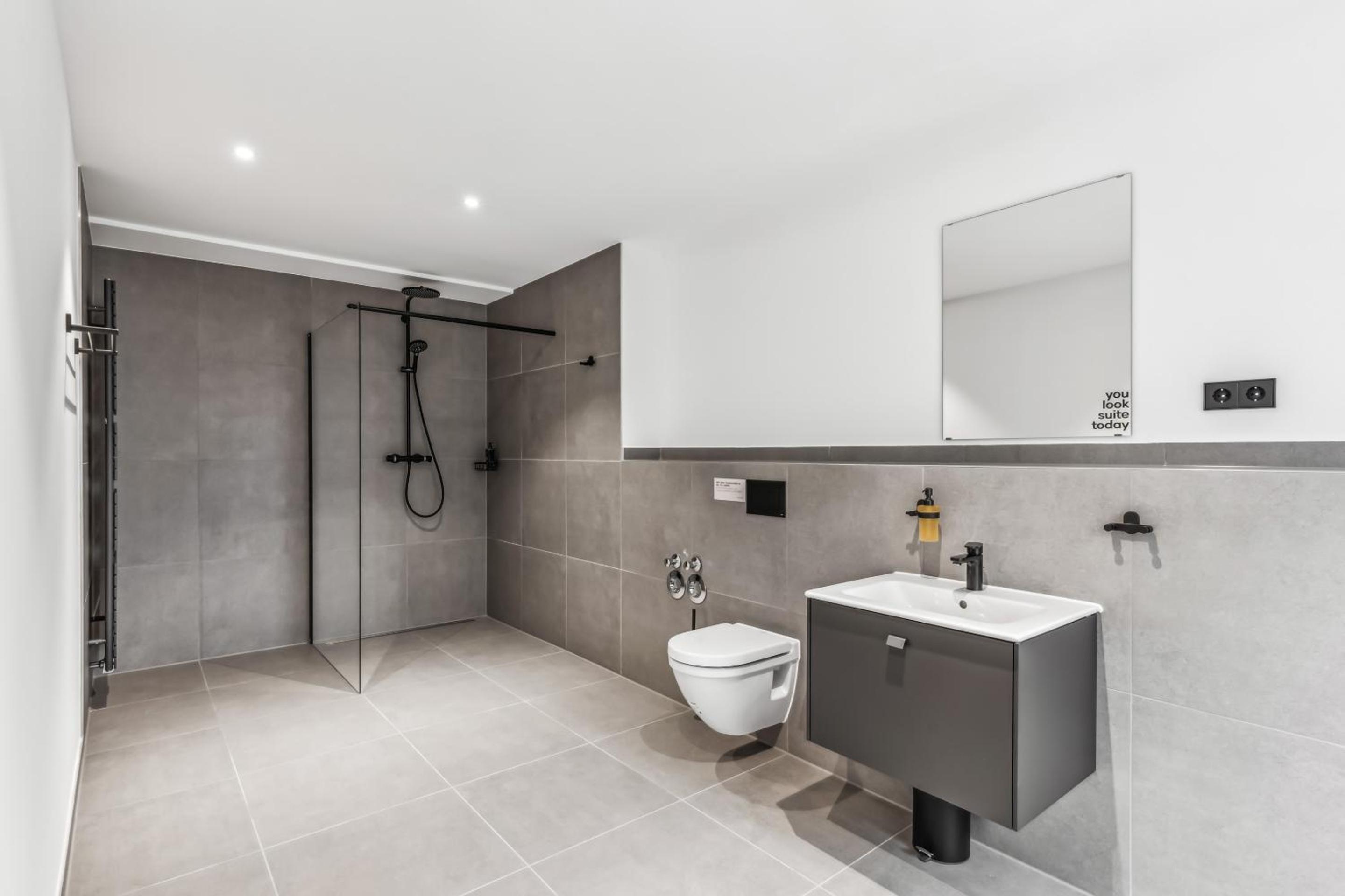 Suite Wheelchair Accessible - Photo 14