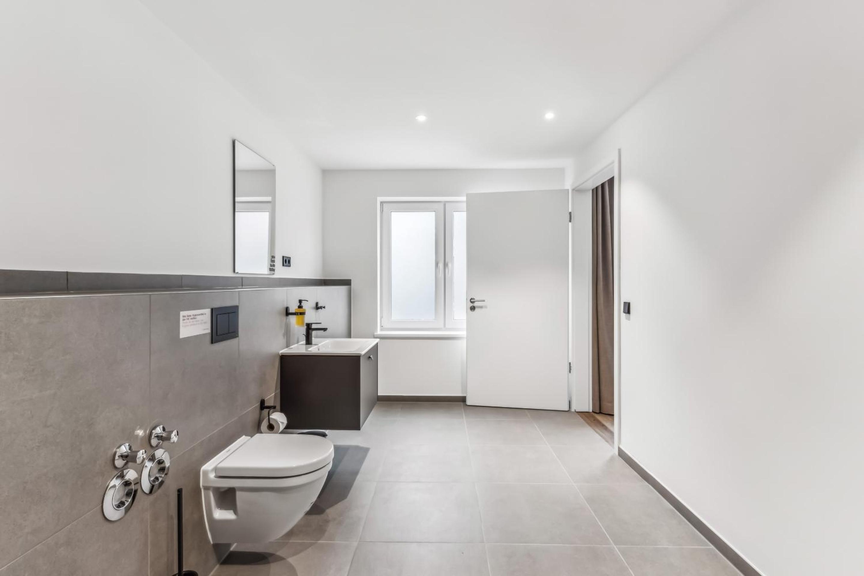 Suite Wheelchair Accessible - Photo 6