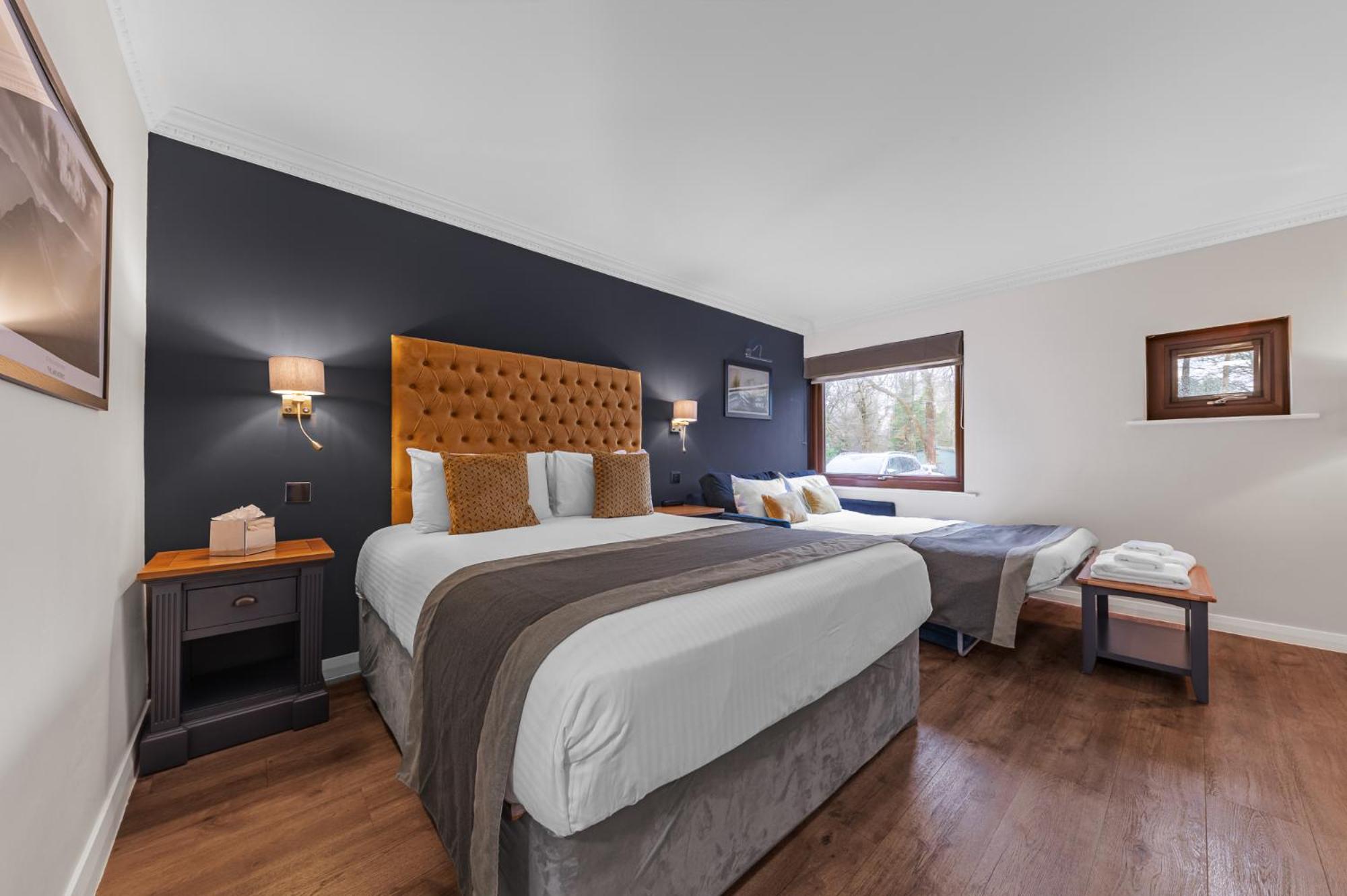 Deluxe King Room with Sofa Bed - Non-Smoking