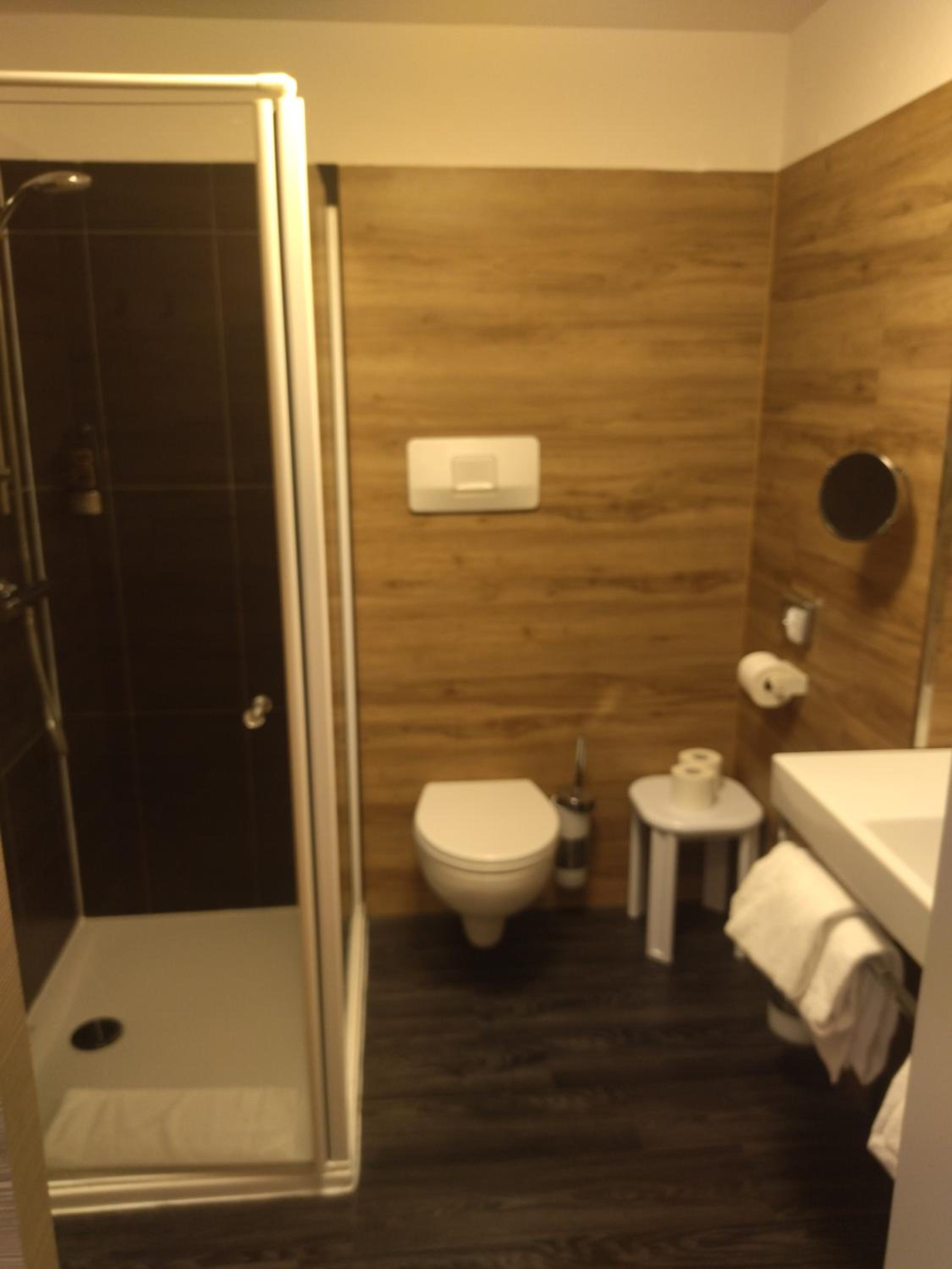 Double or Twin Room with Lake View photo 1
