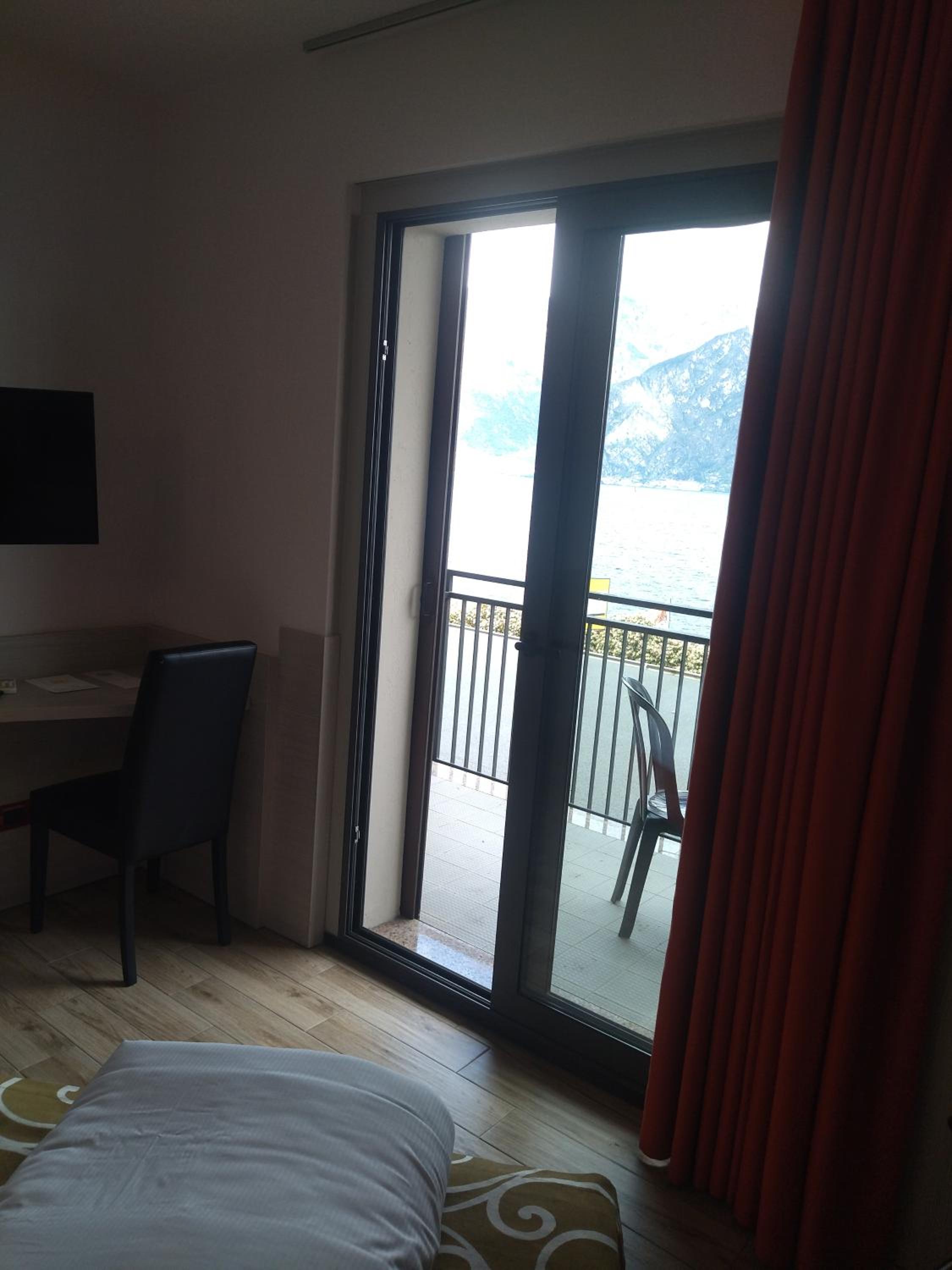 Double or Twin Room with Lake View