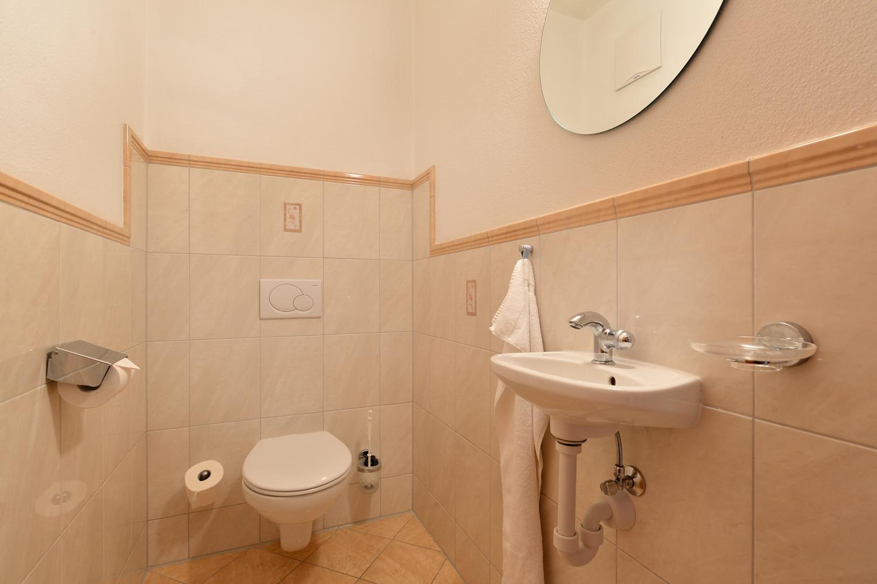 Apartment (164 ft²) photo 2