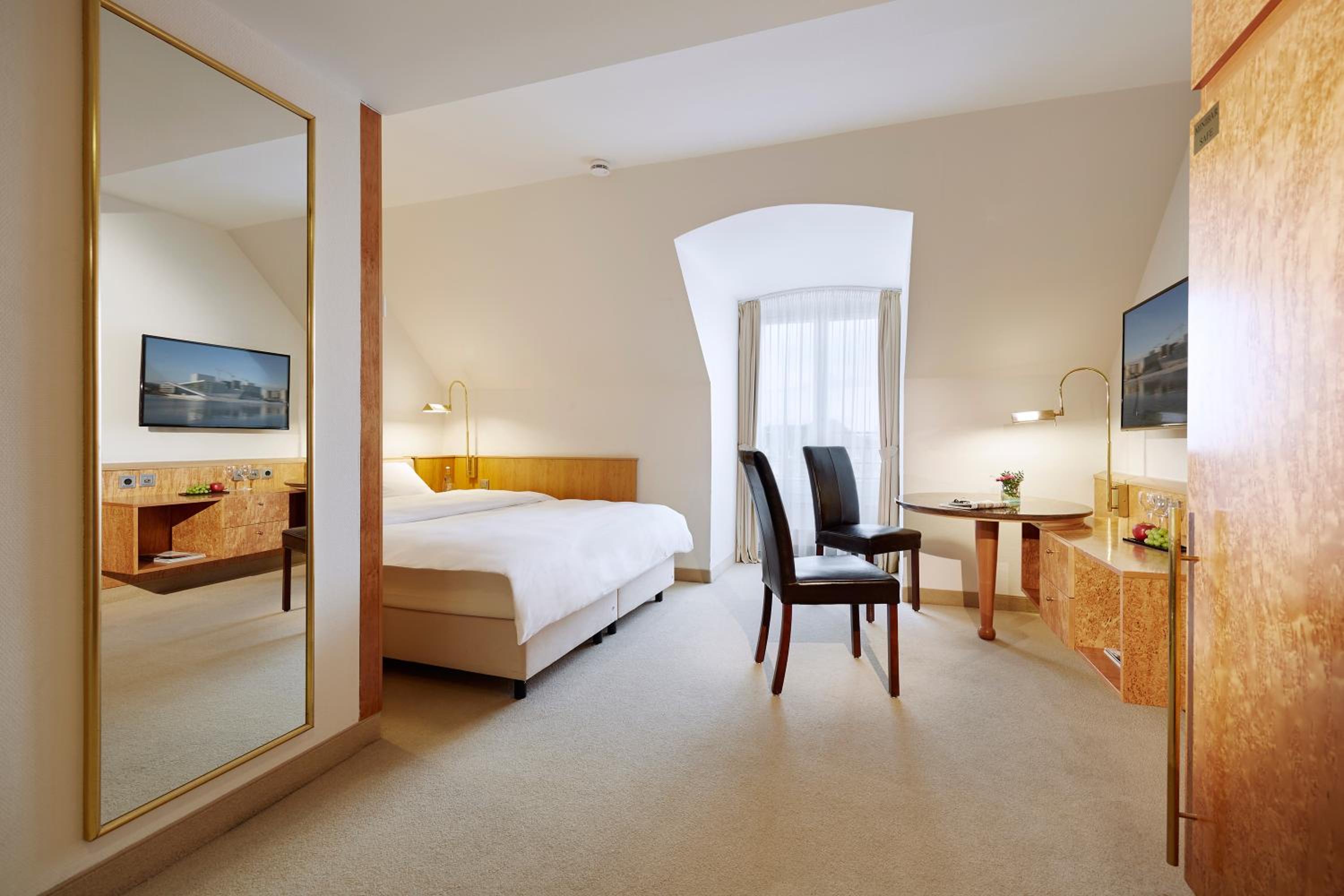 Queen Room