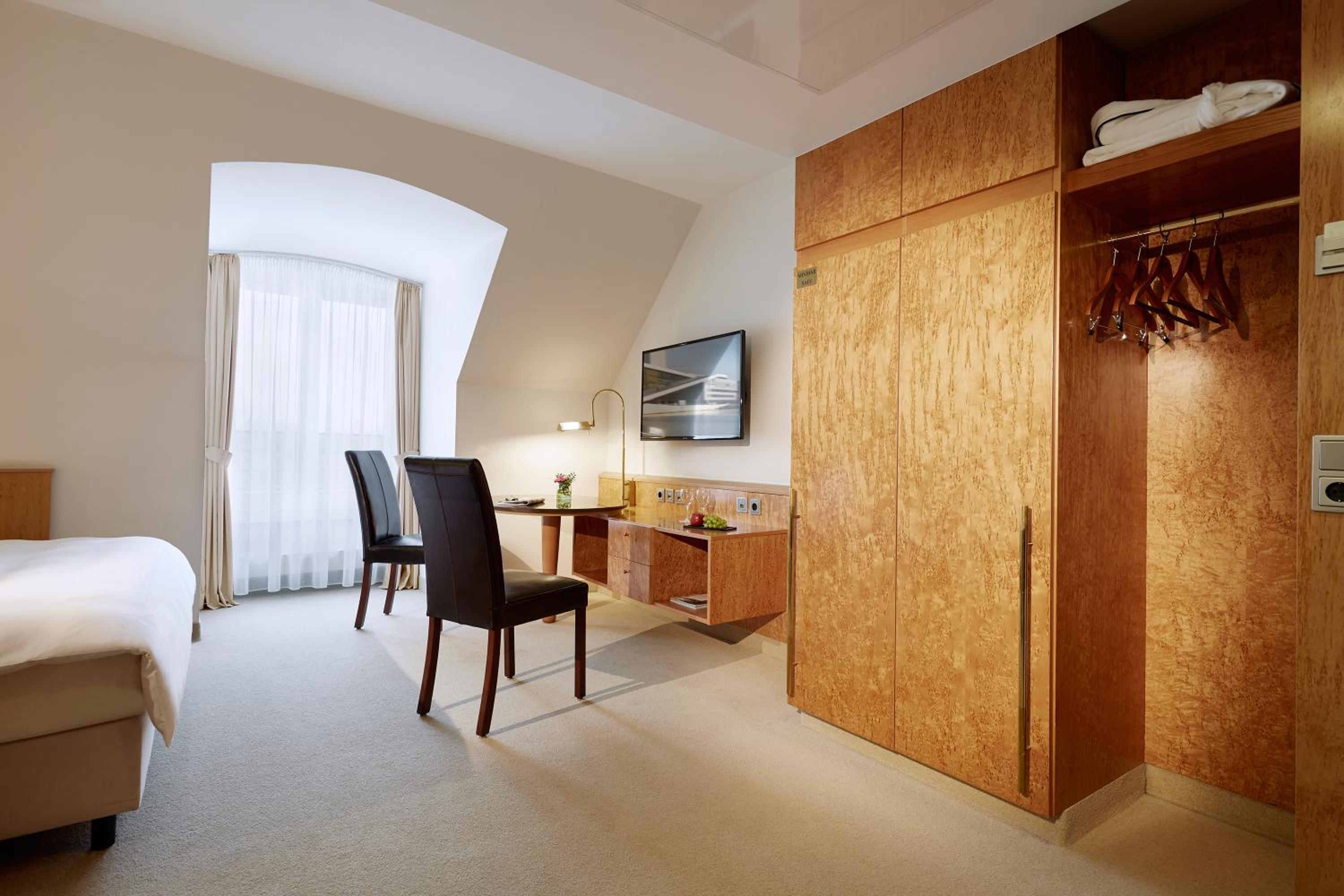 Queen Room