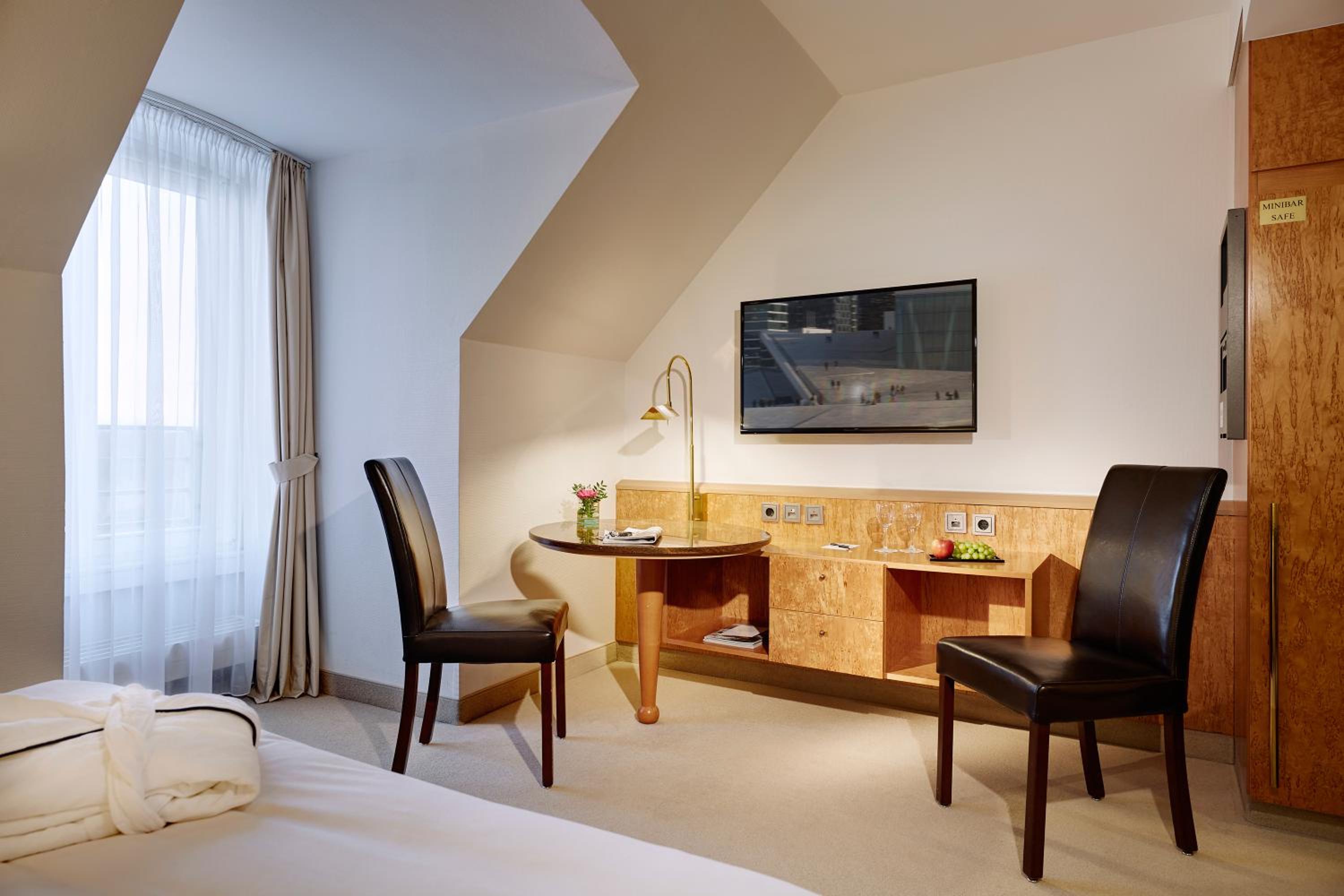 Queen Room