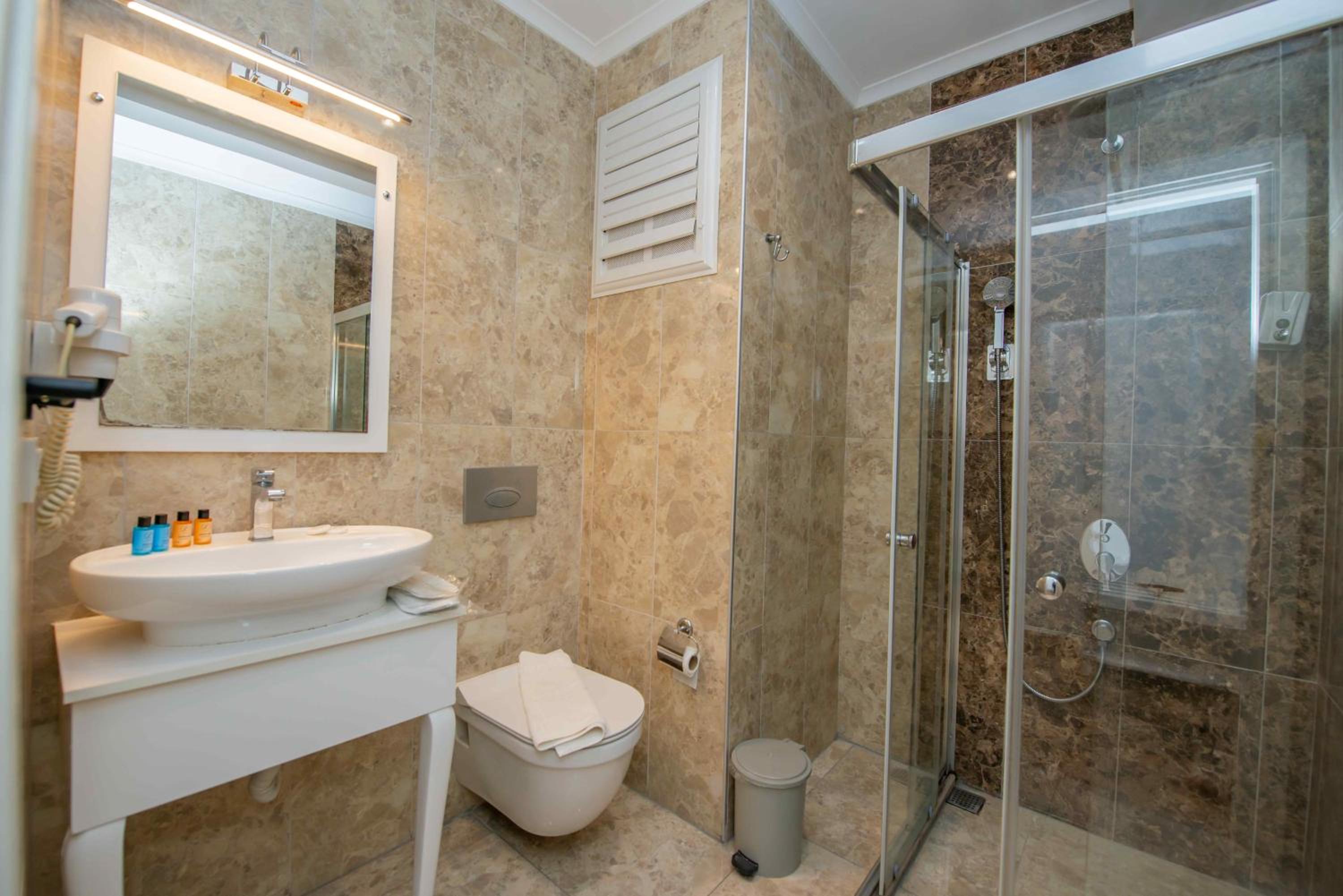 Budget Double Room - Photo 2