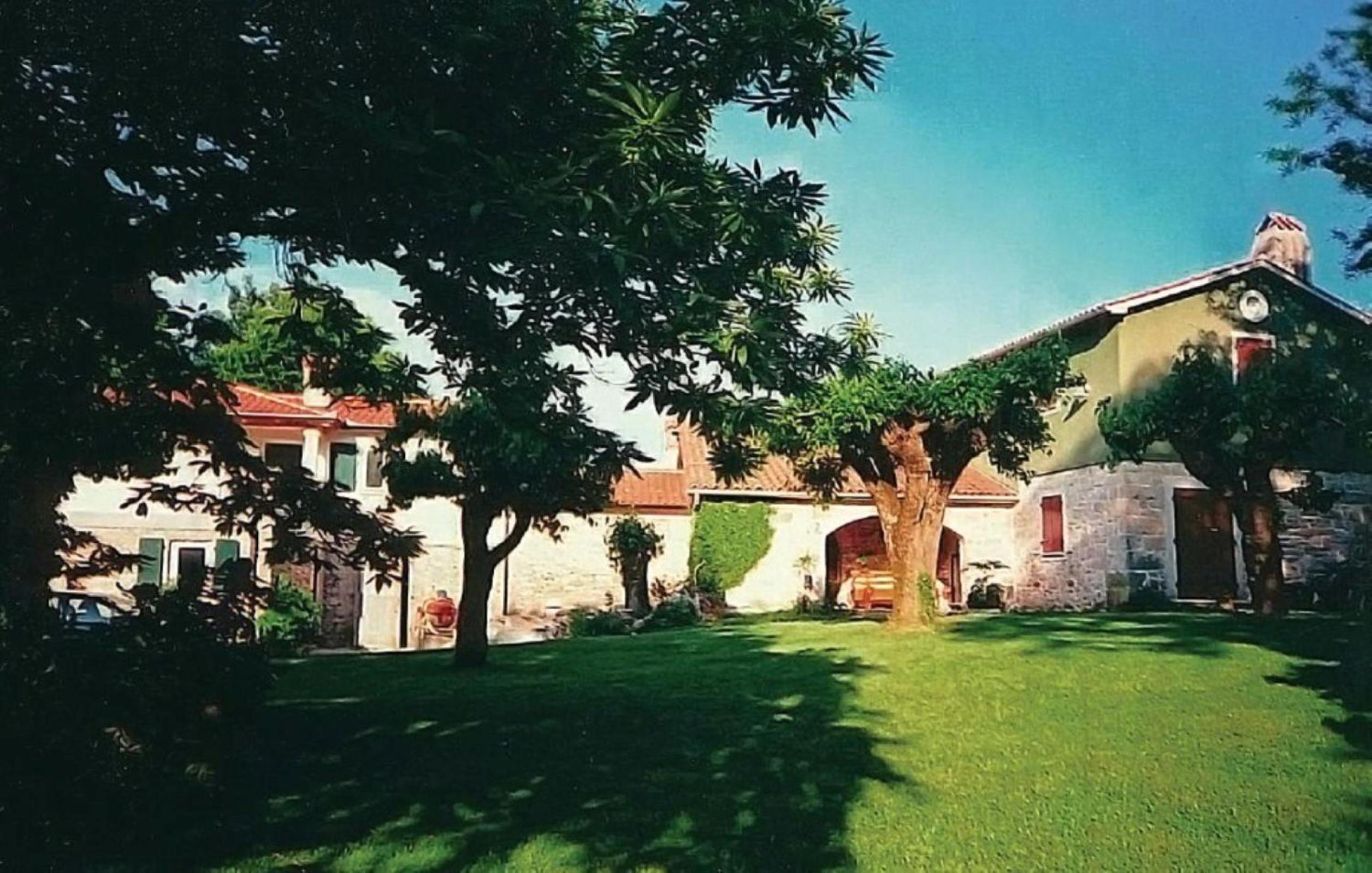 Villa with Swimming Pool photo 2