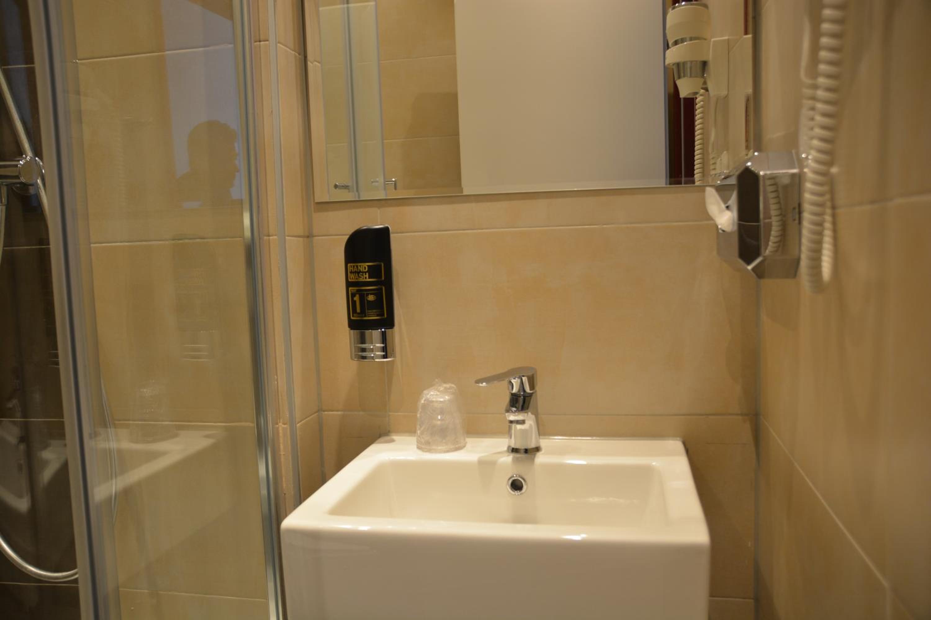 Double Room - Photo 6