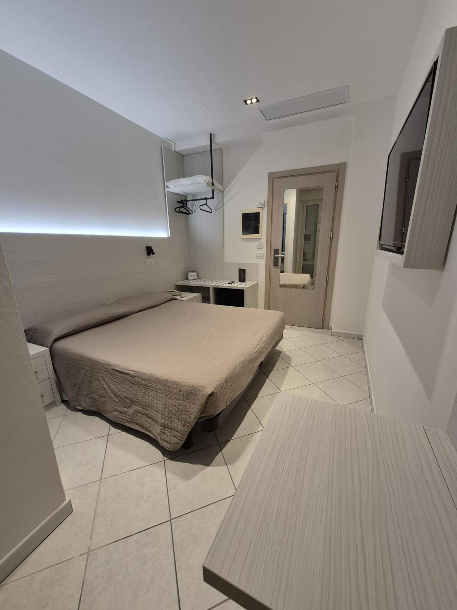 Deluxe Double Room - Photo 4