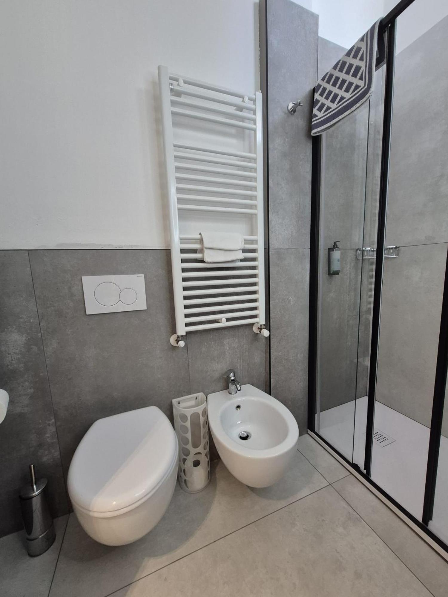 Deluxe Double Room - Photo 9