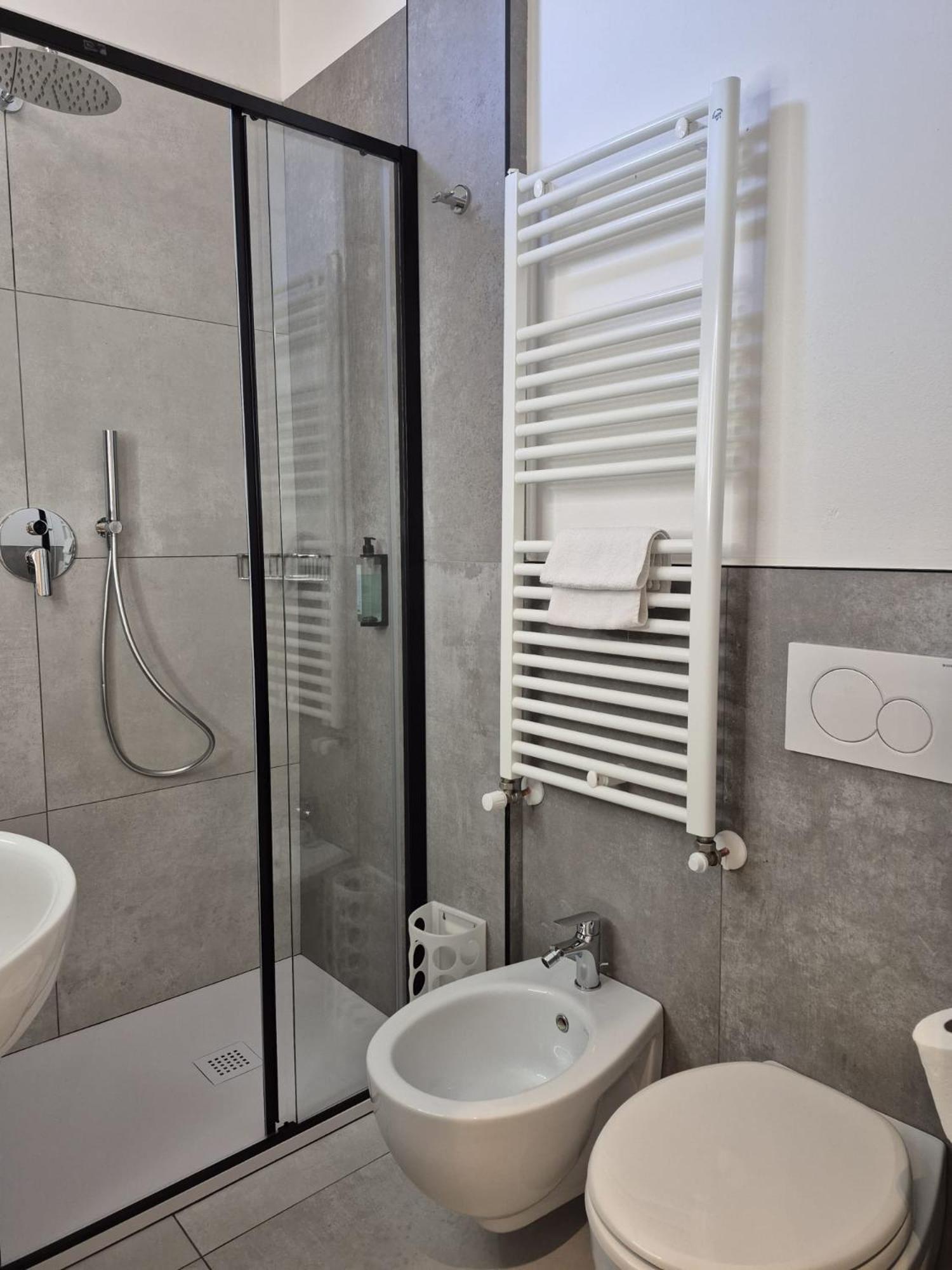Deluxe Double Room - Photo 8