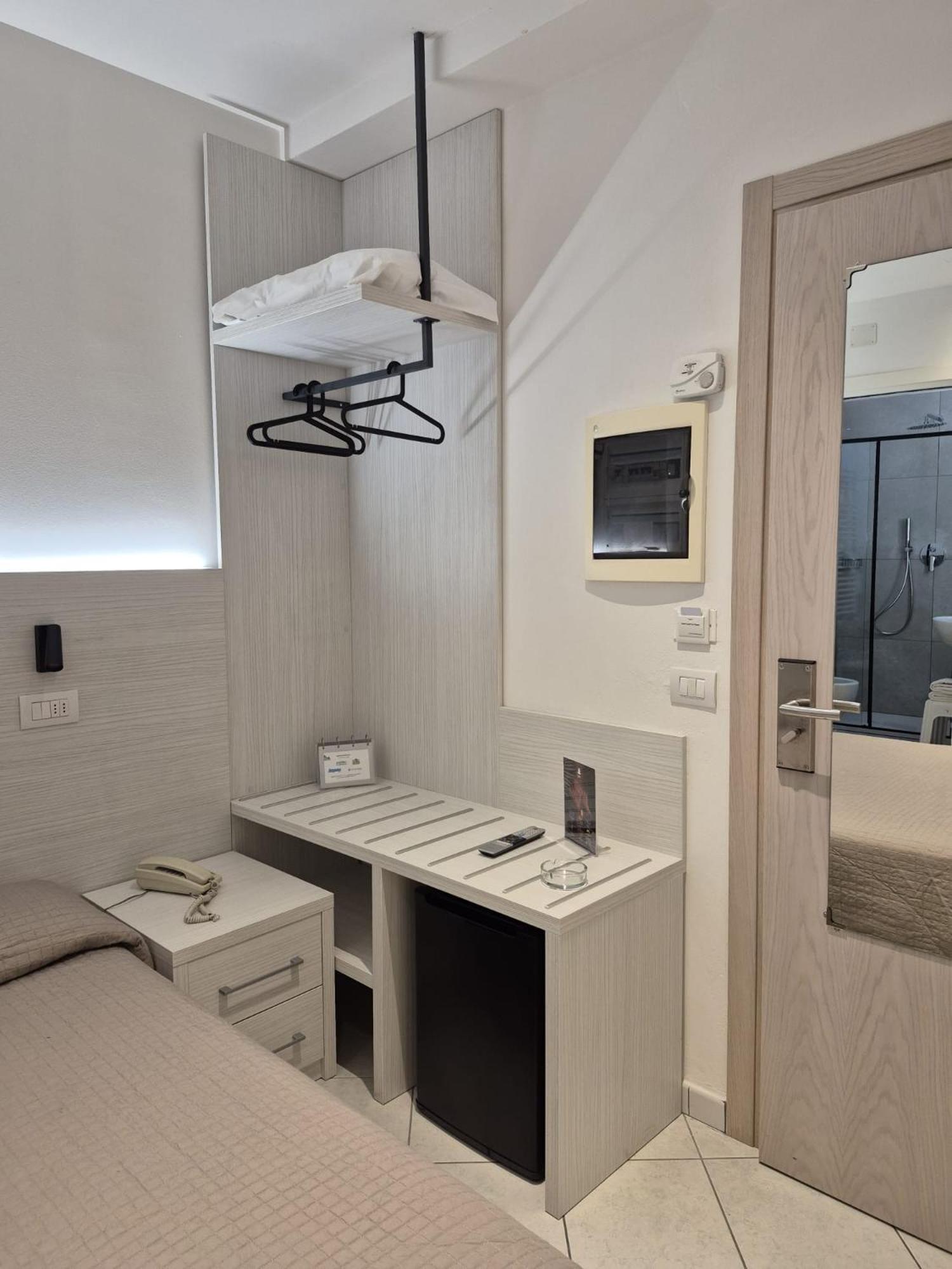 Deluxe Double Room - Photo 10