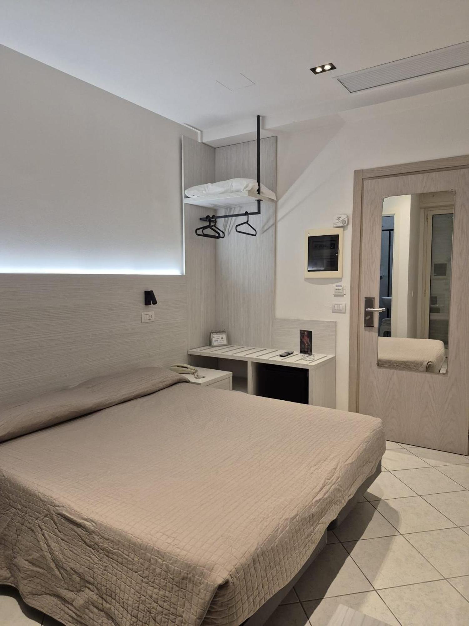 Deluxe Double Room - Photo 5