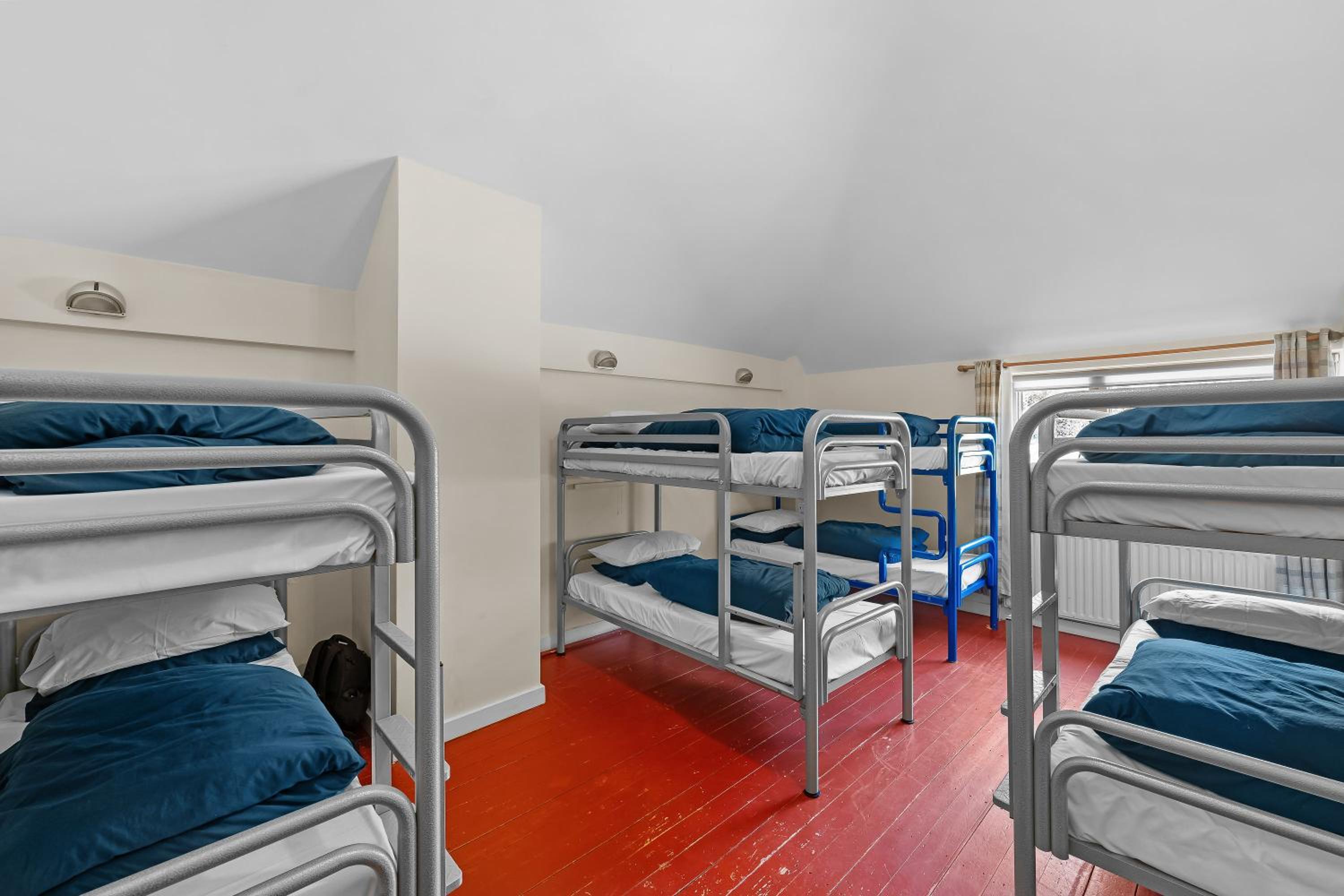 Bed in 8-Bed Mixed Dormitory Room photo 1