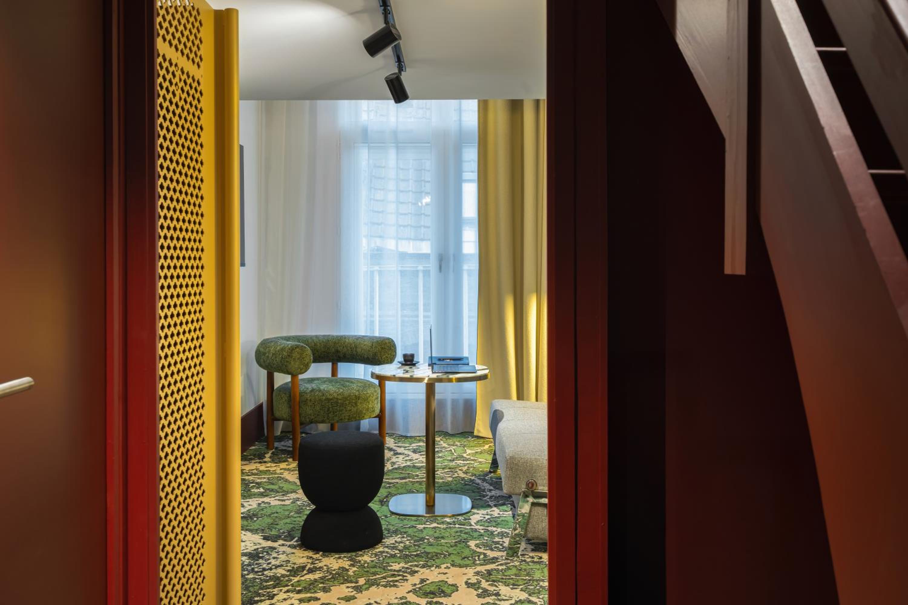 Junior Suite with Double Bed and Sofa Bed - Photo 5