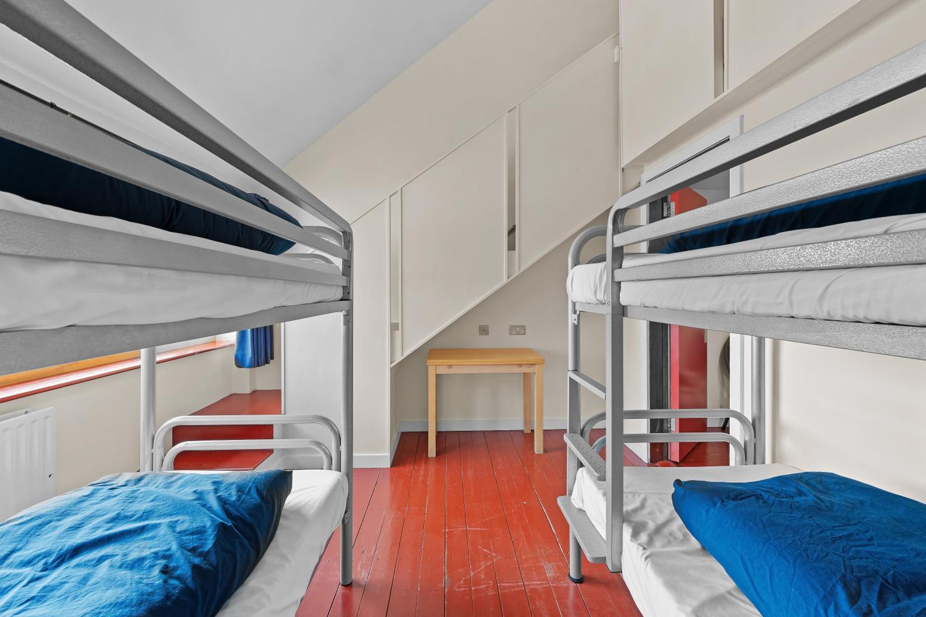 Bed in 6-Bed Mixed Dormitory Room photo 1