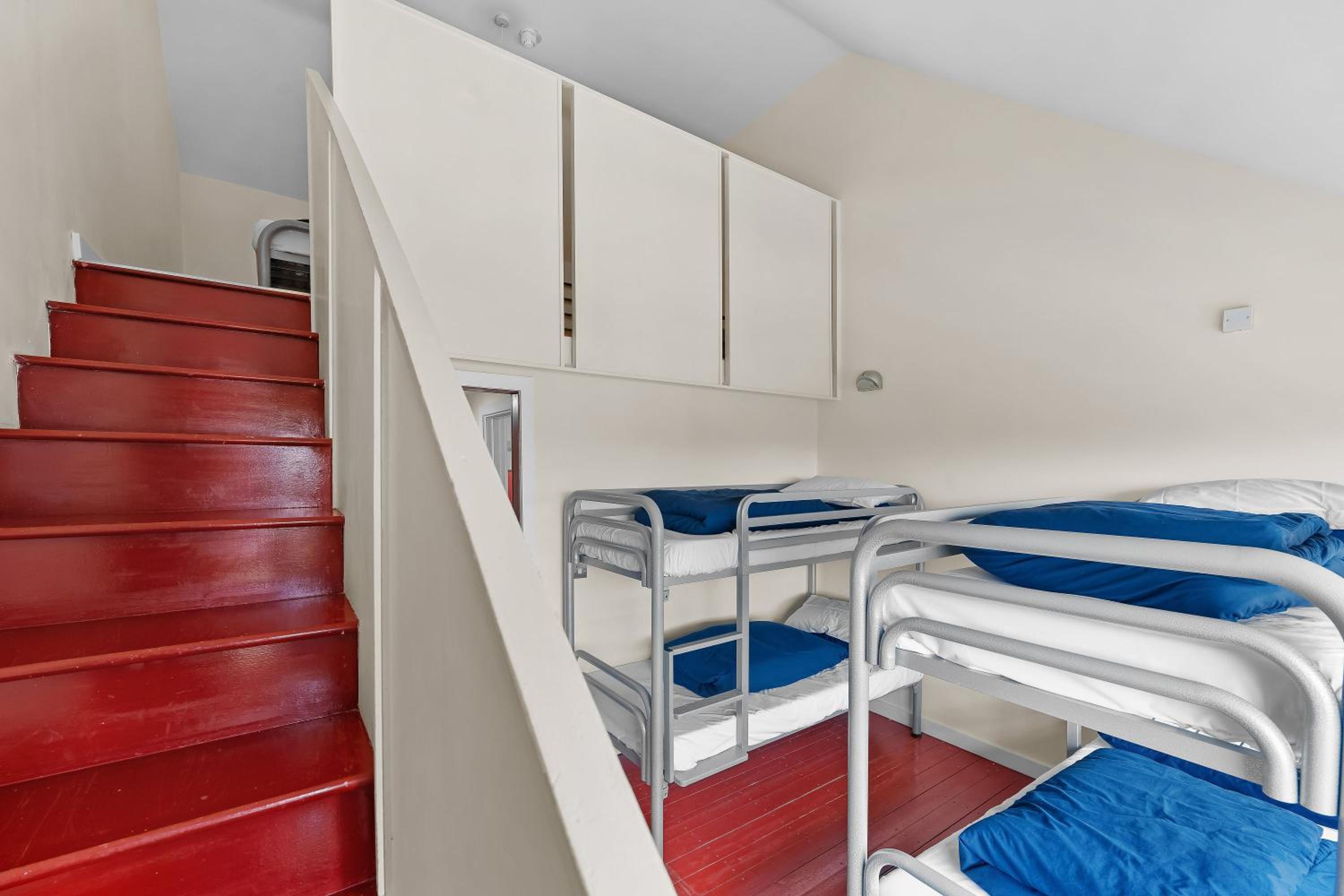 Bed in 6-Bed Mixed Dormitory Room photo 3