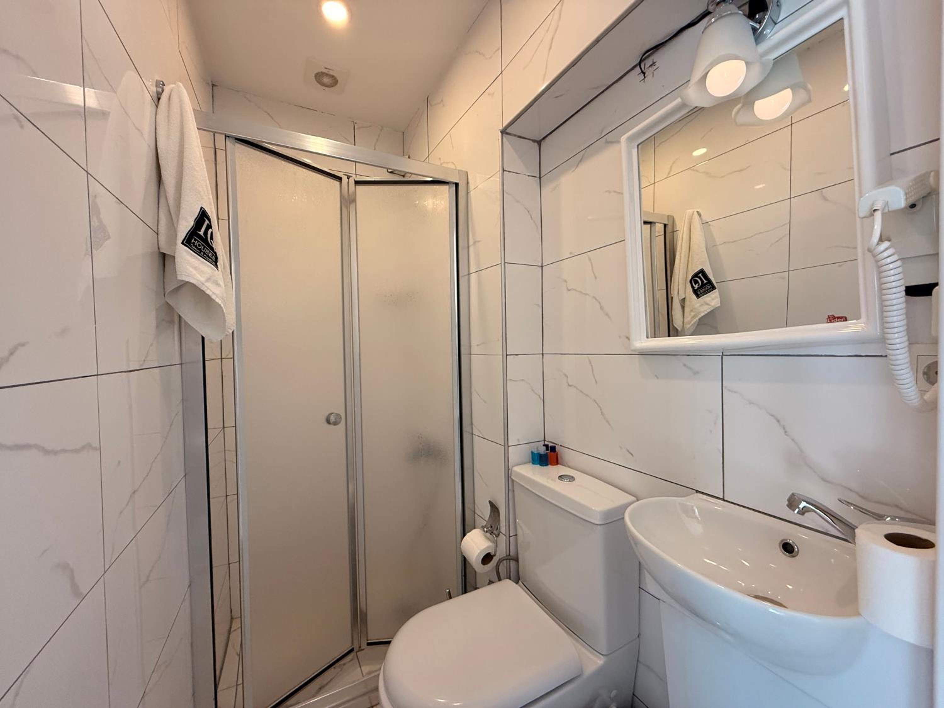 Deluxe Double Room with Balcony photo 3