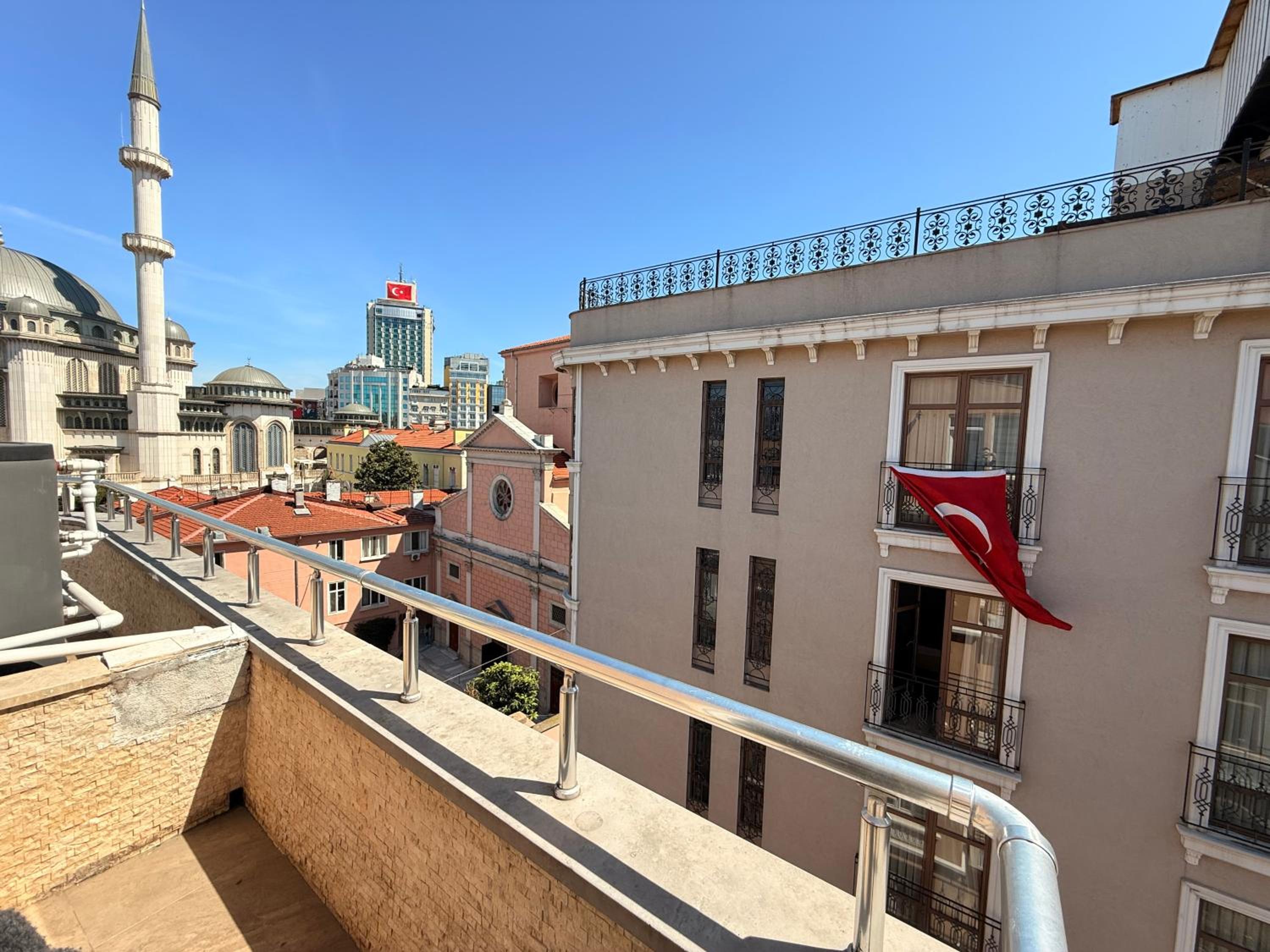 Deluxe Double Room with Balcony photo 1