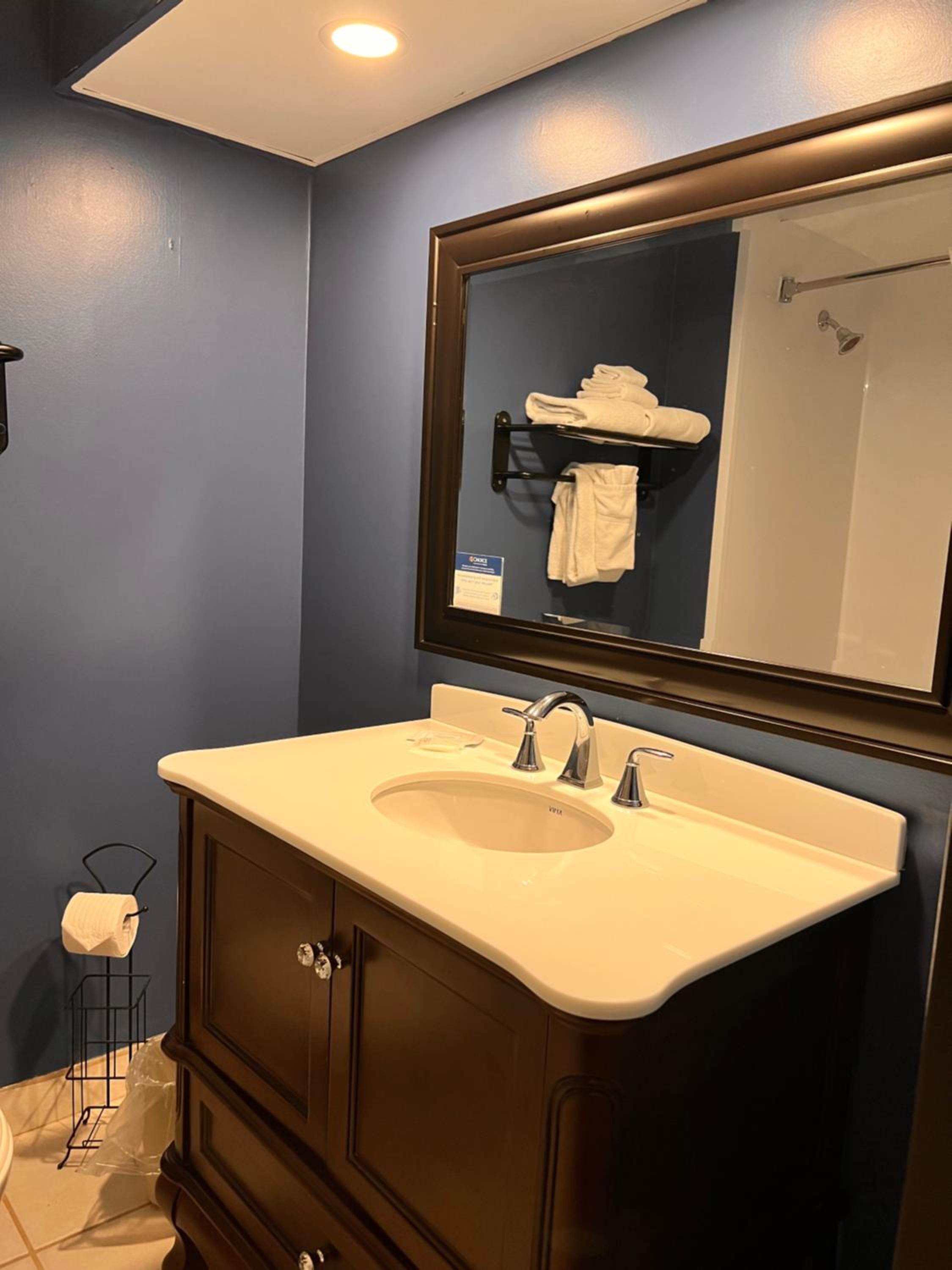 Queen Room - Accessible/Non-Smoking photo 2