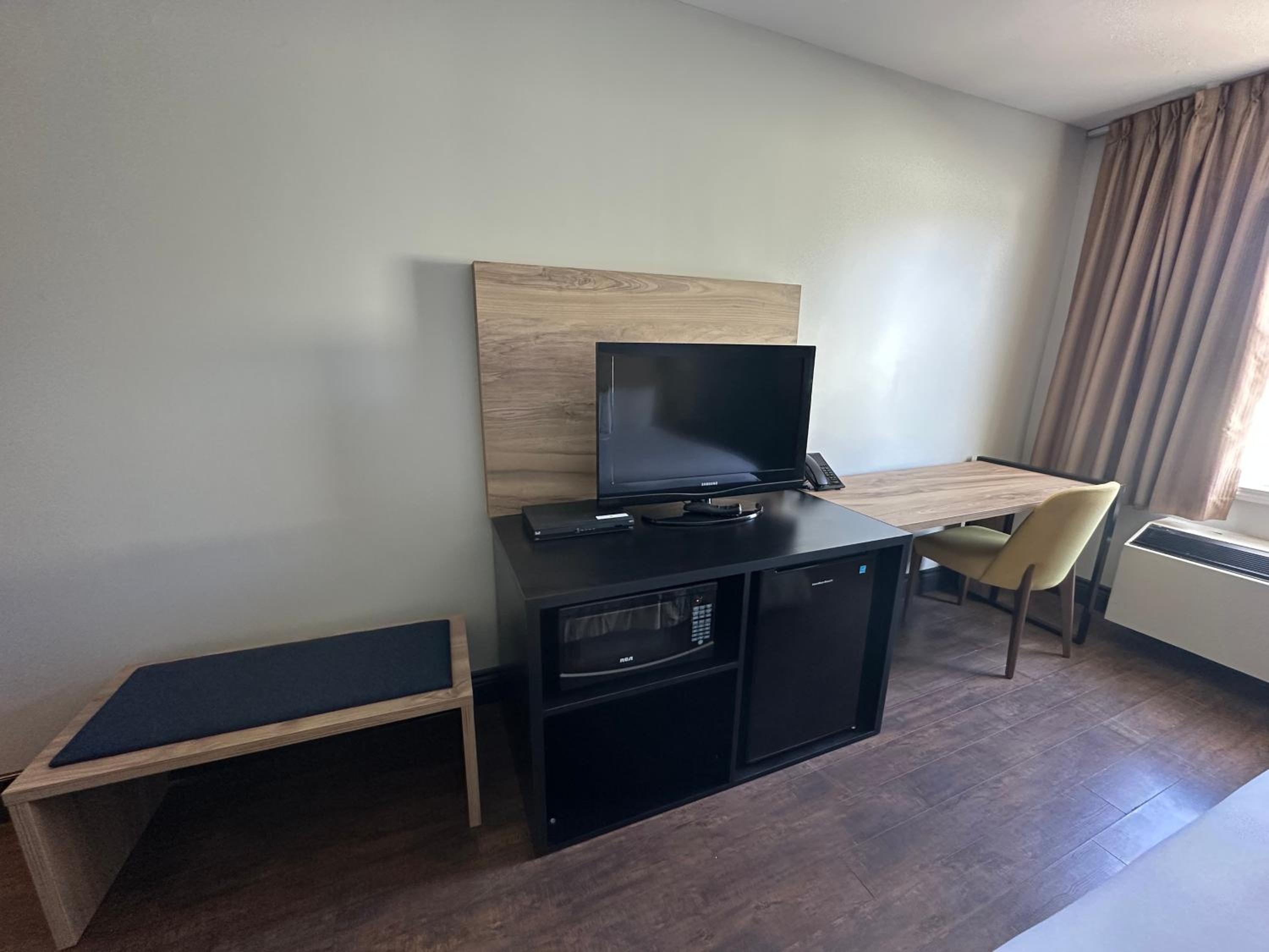 Queen Room - Accessible/Non-Smoking photo 3