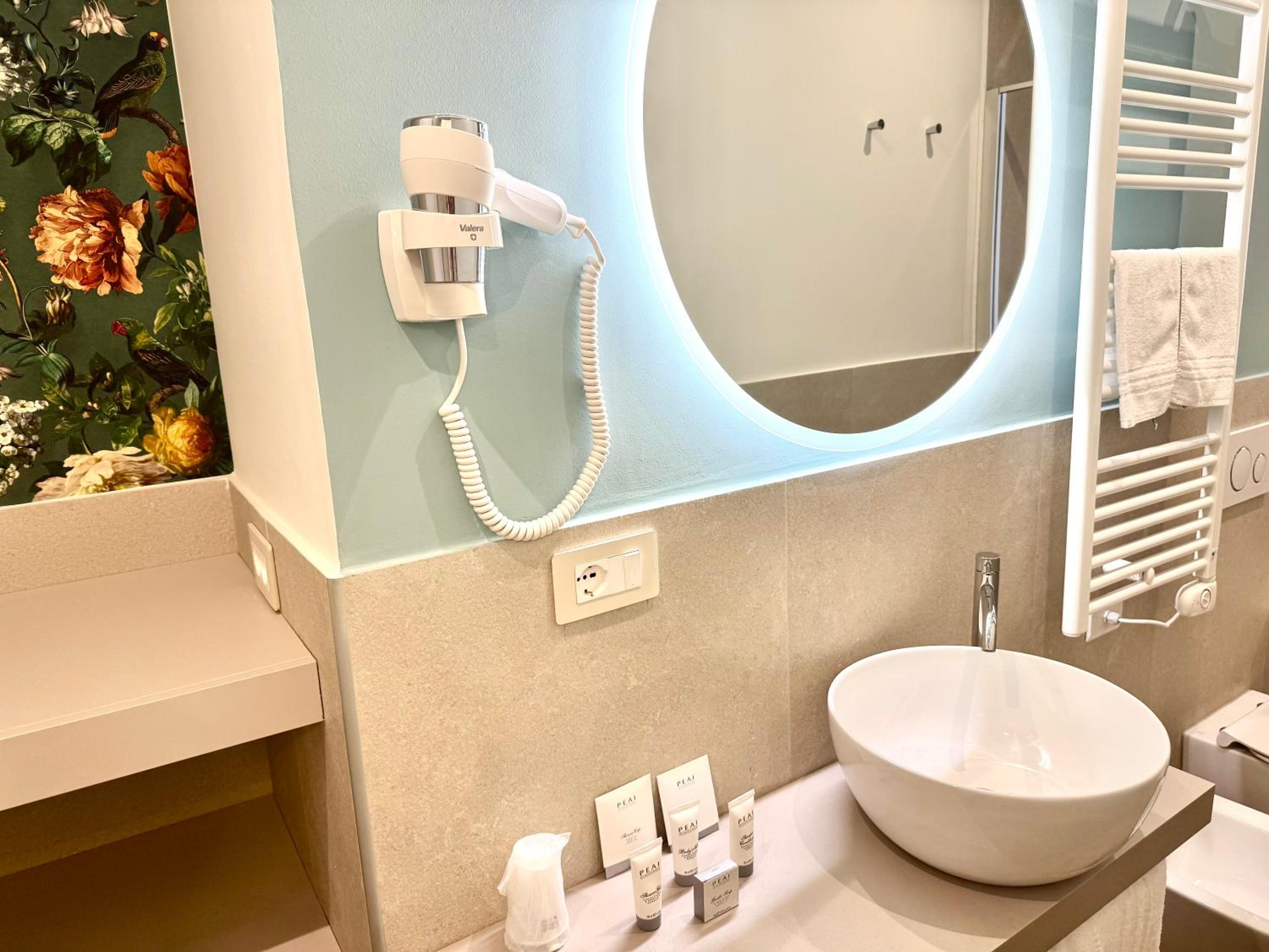 Deluxe Suite - Photo 5
