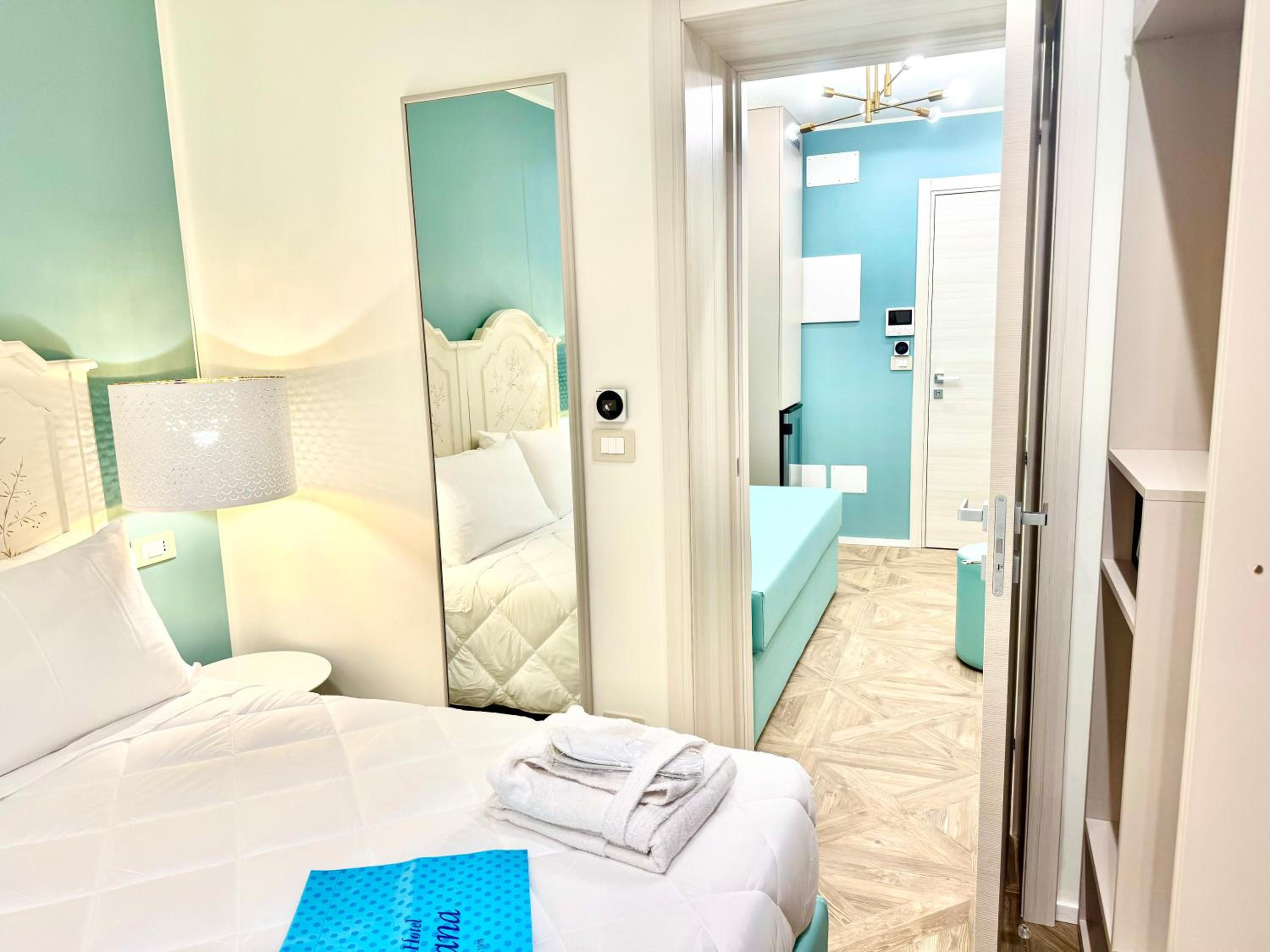 Deluxe Suite - Photo 6