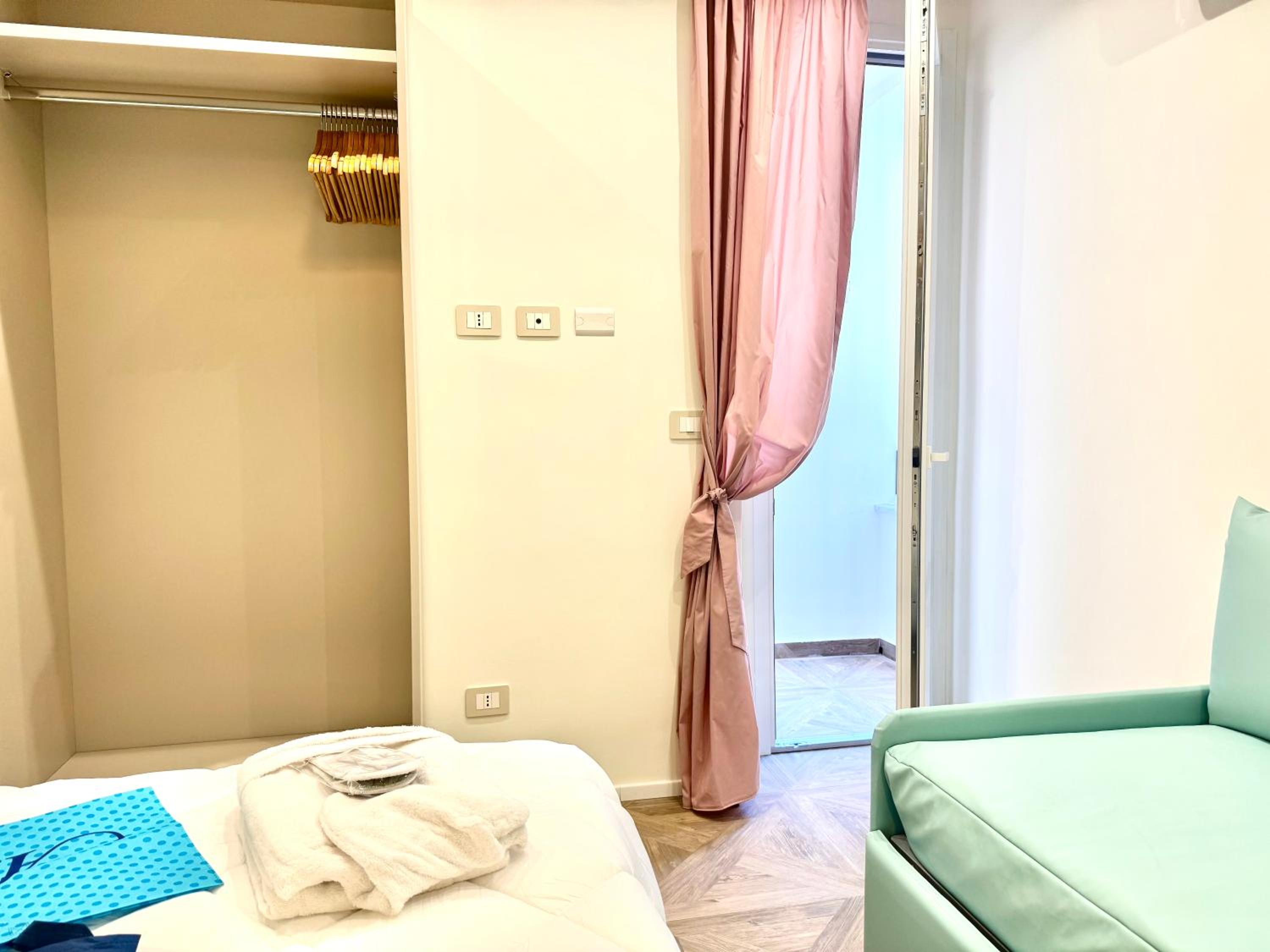 Deluxe Suite - Photo 7