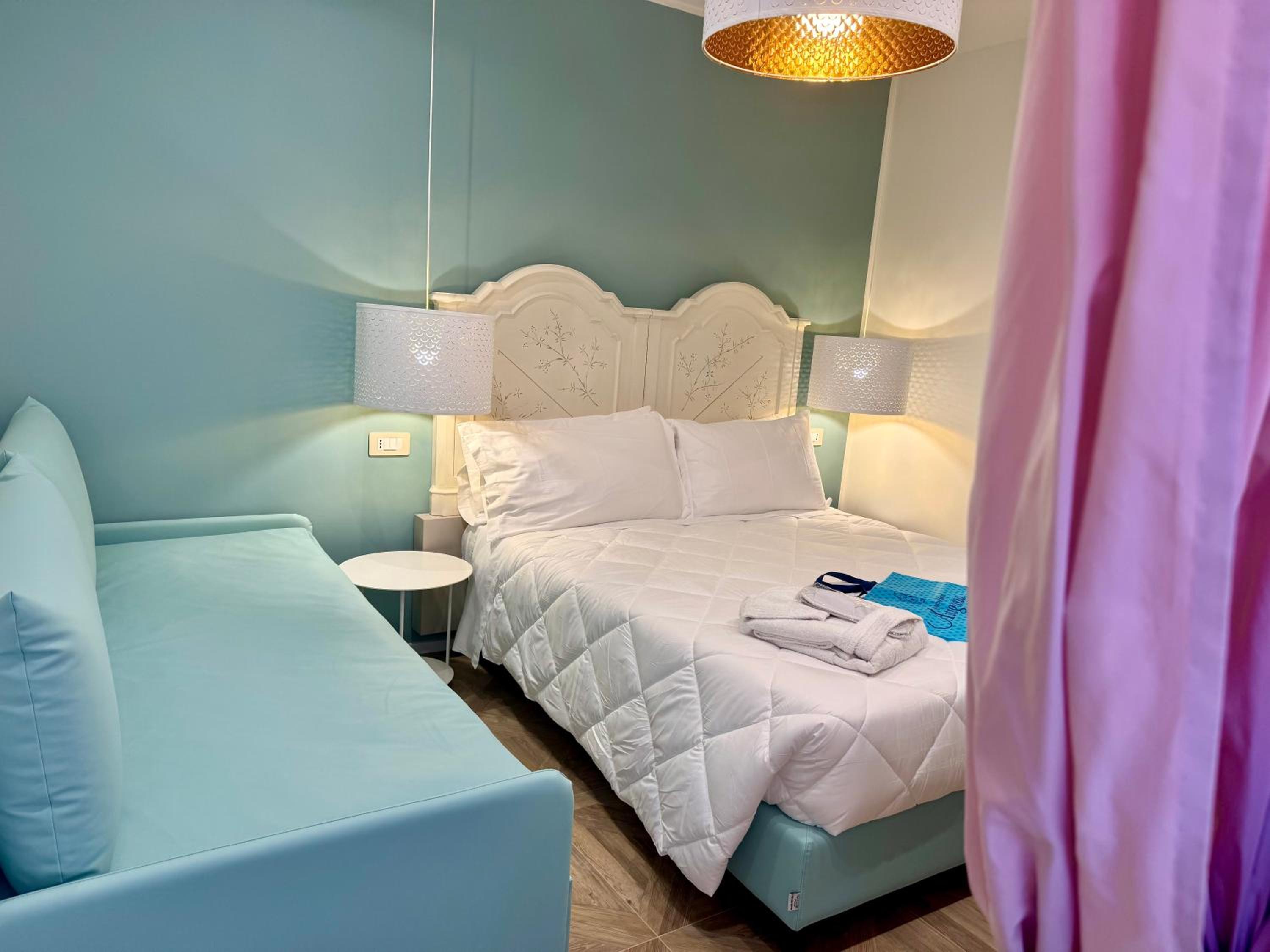 Deluxe Suite - Photo 8