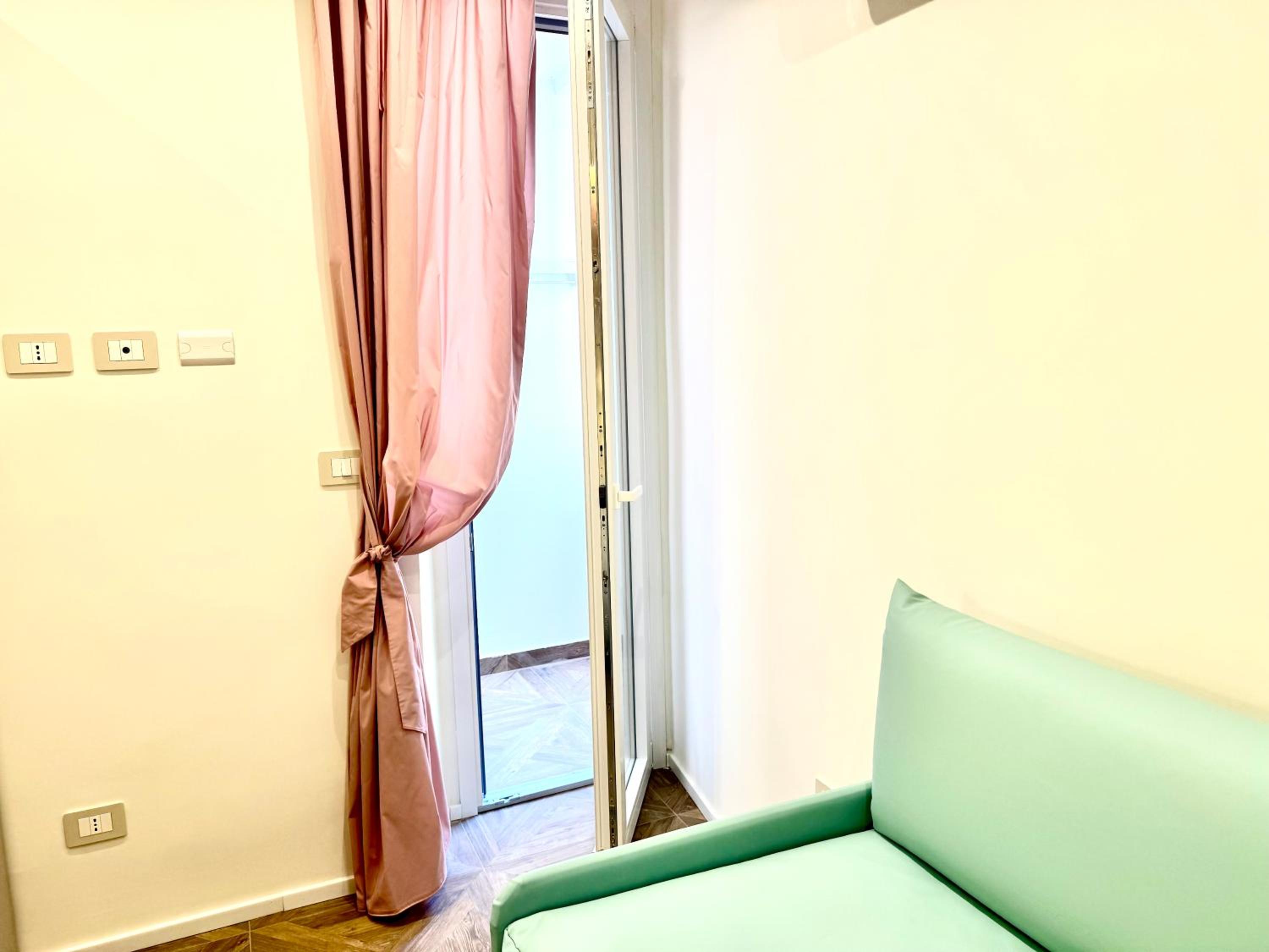 Deluxe Suite - Photo 9