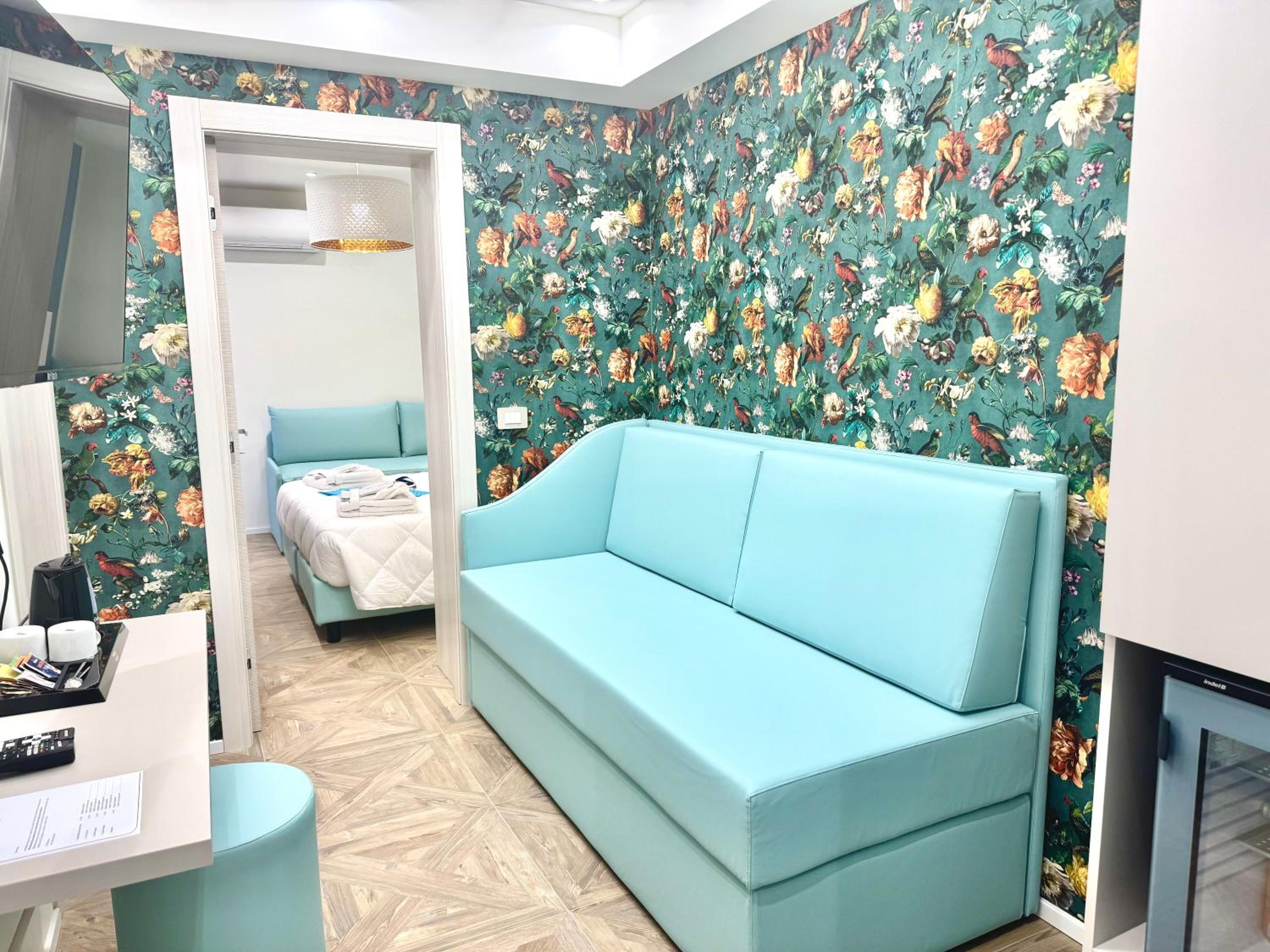 Deluxe Suite - Photo 11