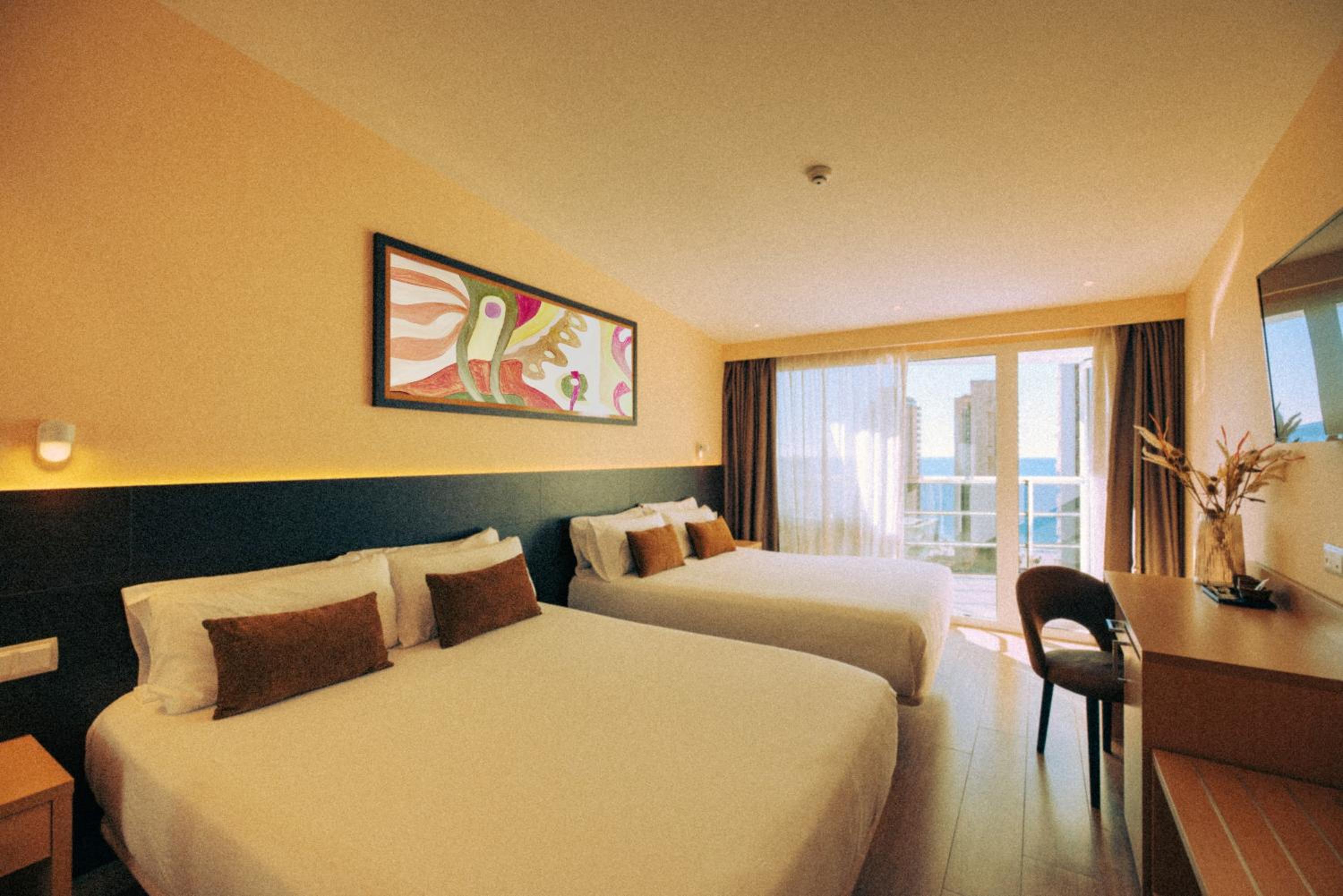 Premium Room (2 Adults + 2 Children) - Photo 2