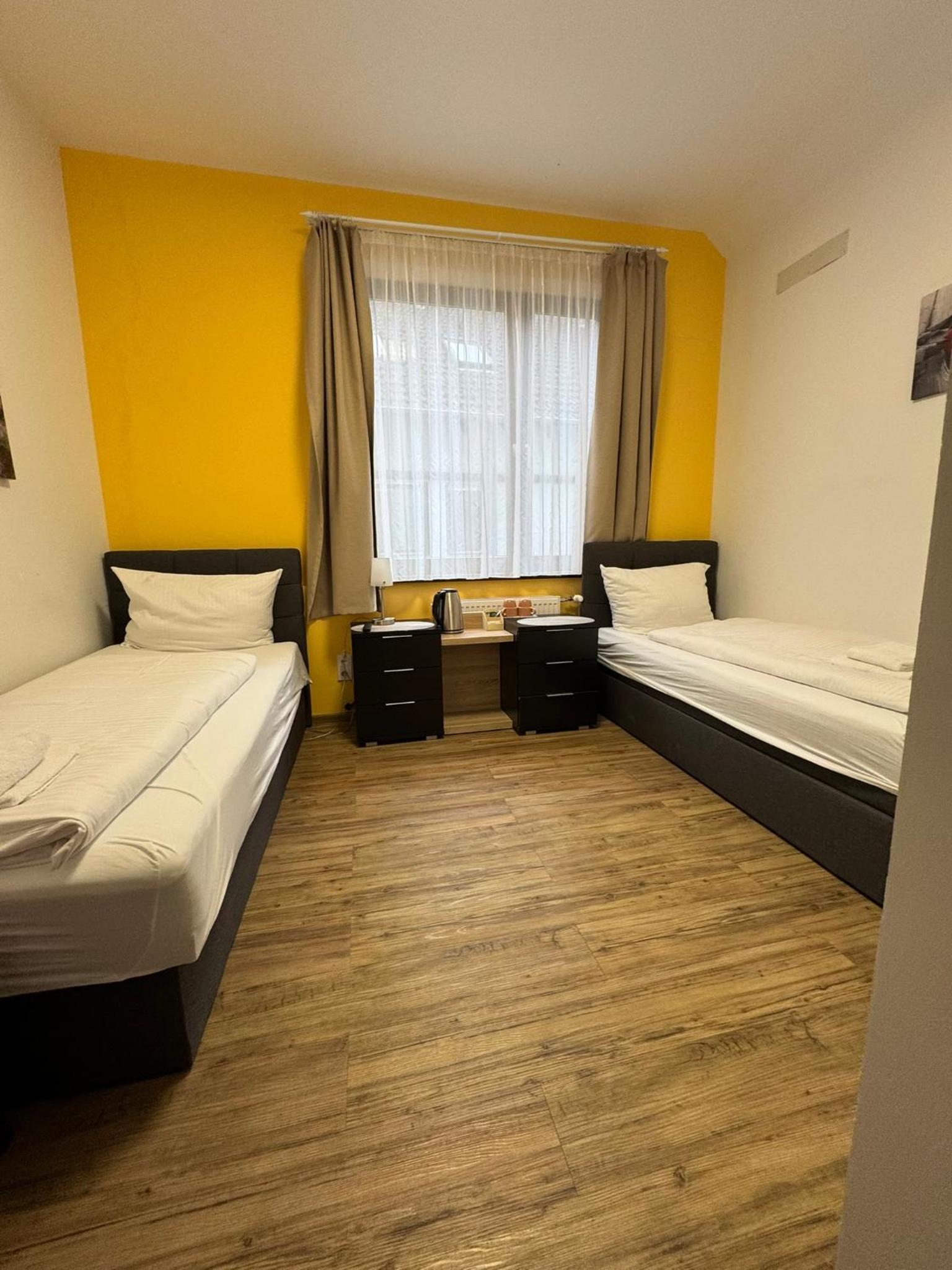 Standard Twin Room photo 2