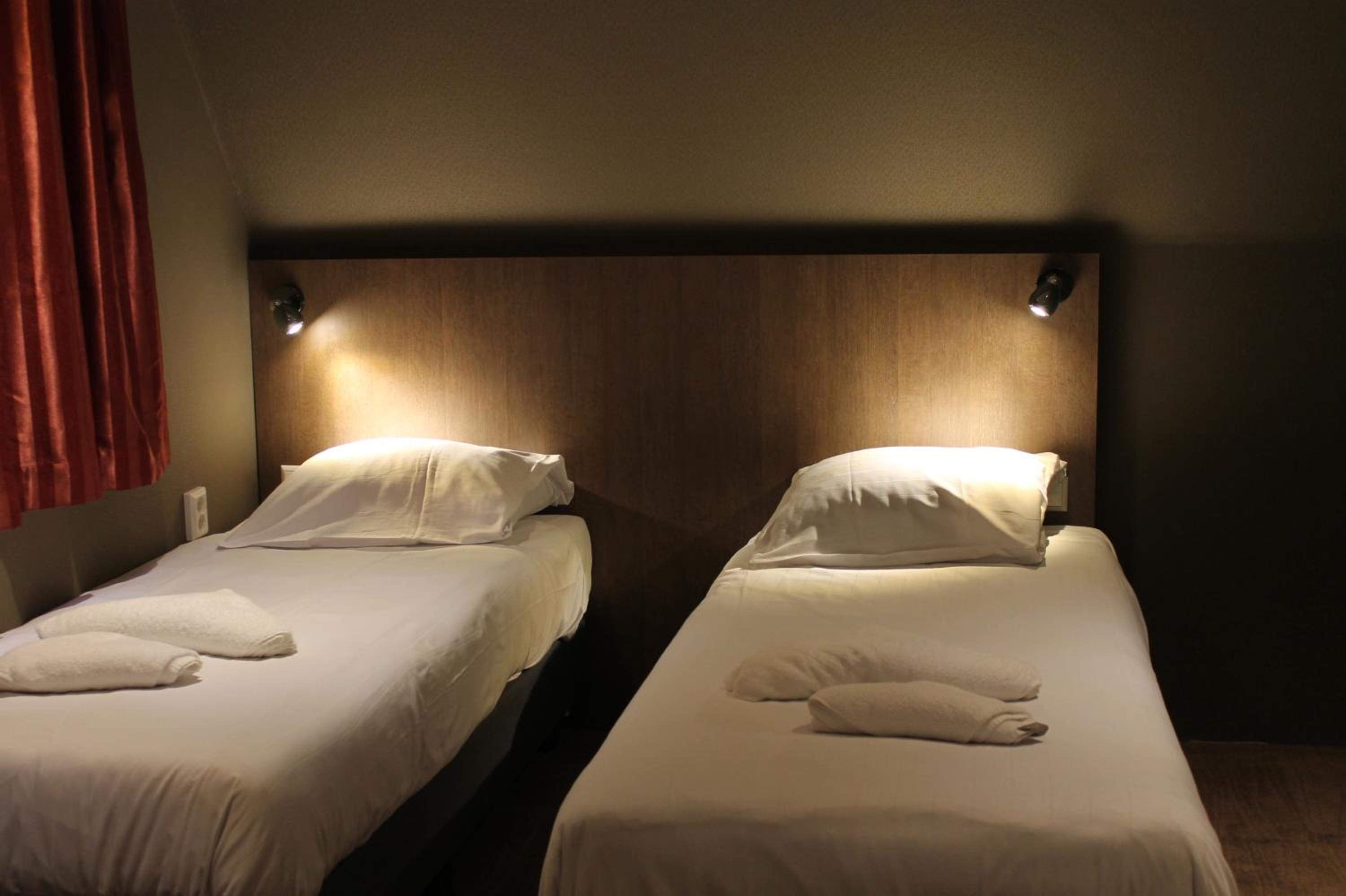 Twin Room with no view photo 1