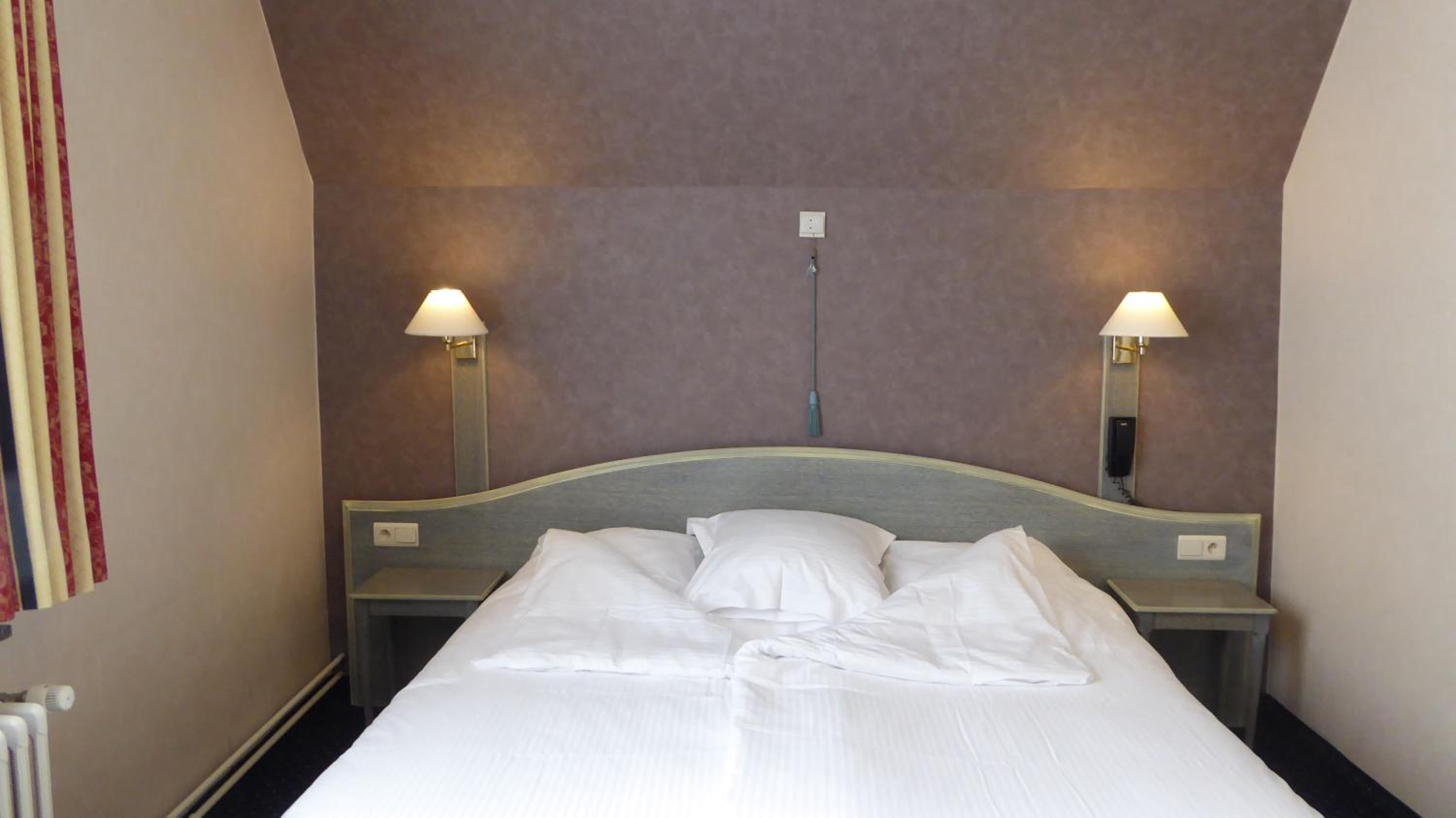 Double or Twin Room - Photo 9