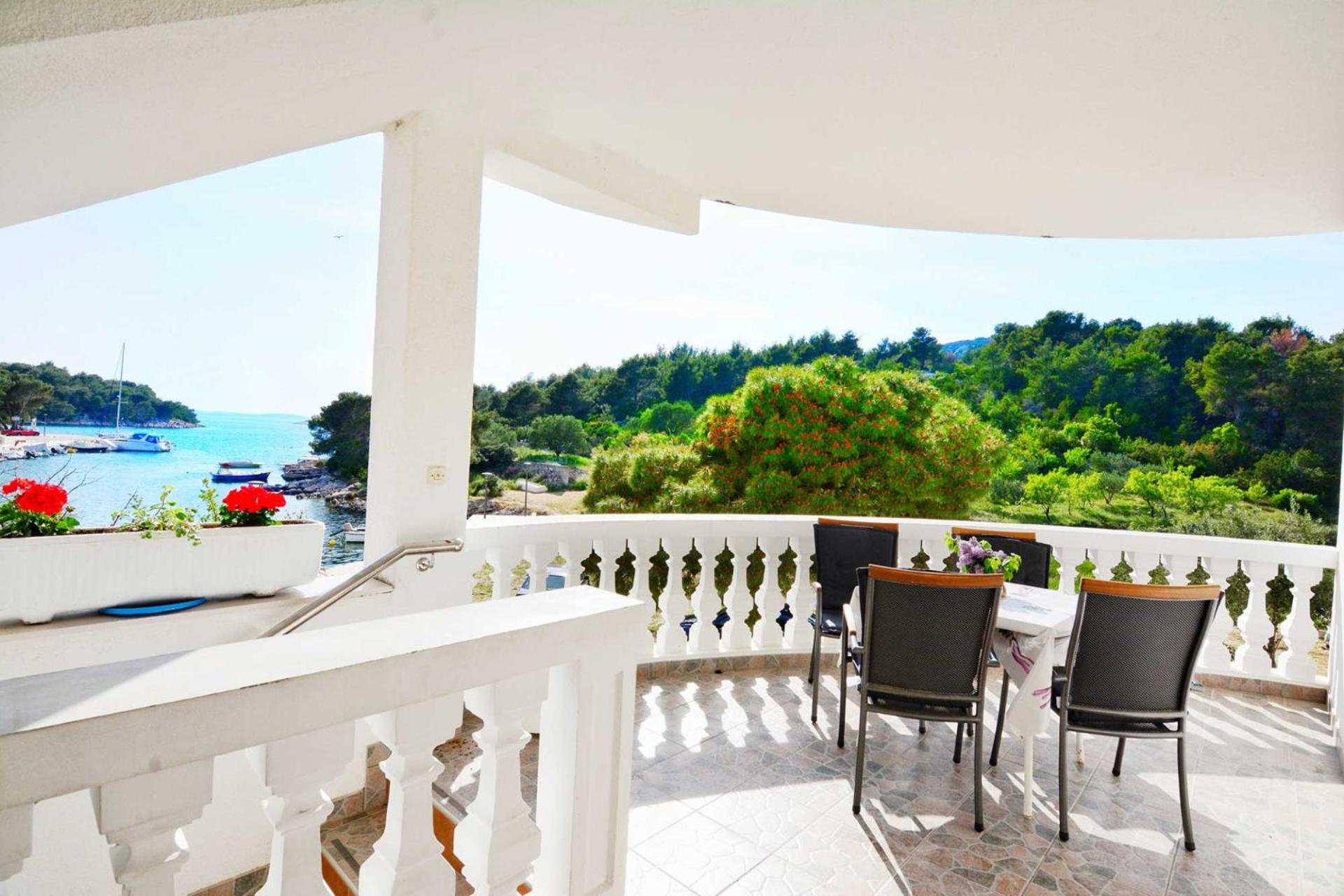 One-Bedroom Apartment with Sea View photo 1