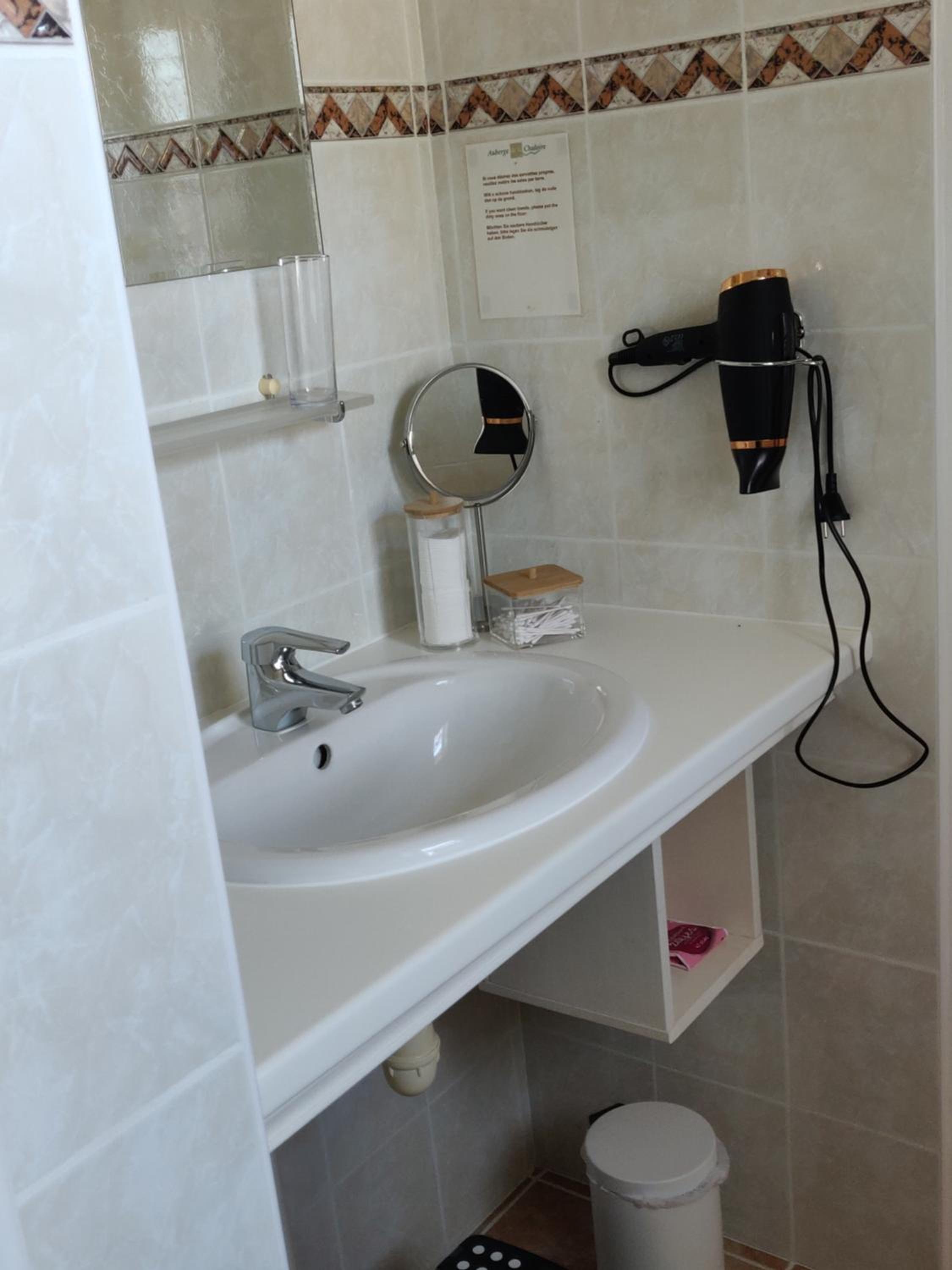 Large Double or Twin Room - Photo 6