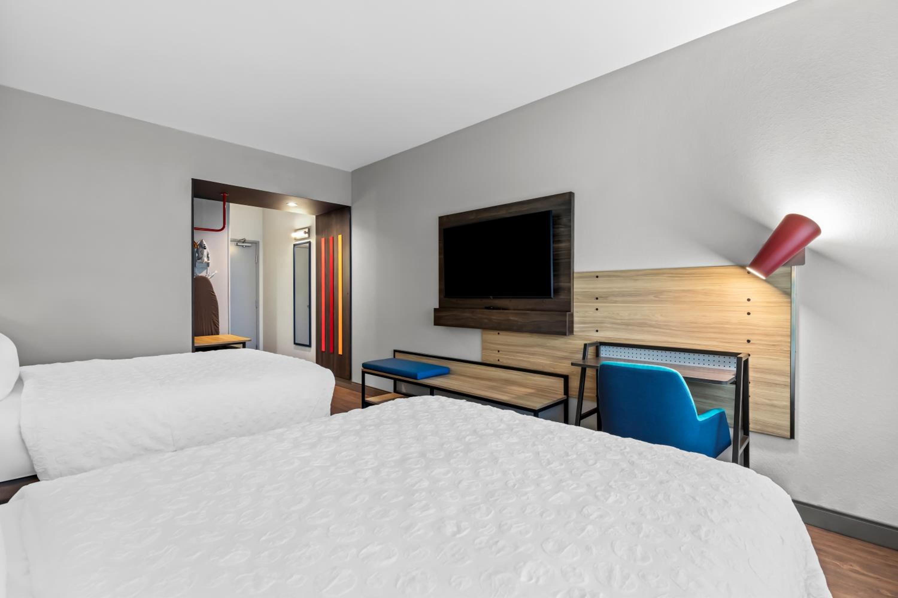 Queen Room with Two Queen Beds - Hearing Access - Photo 6