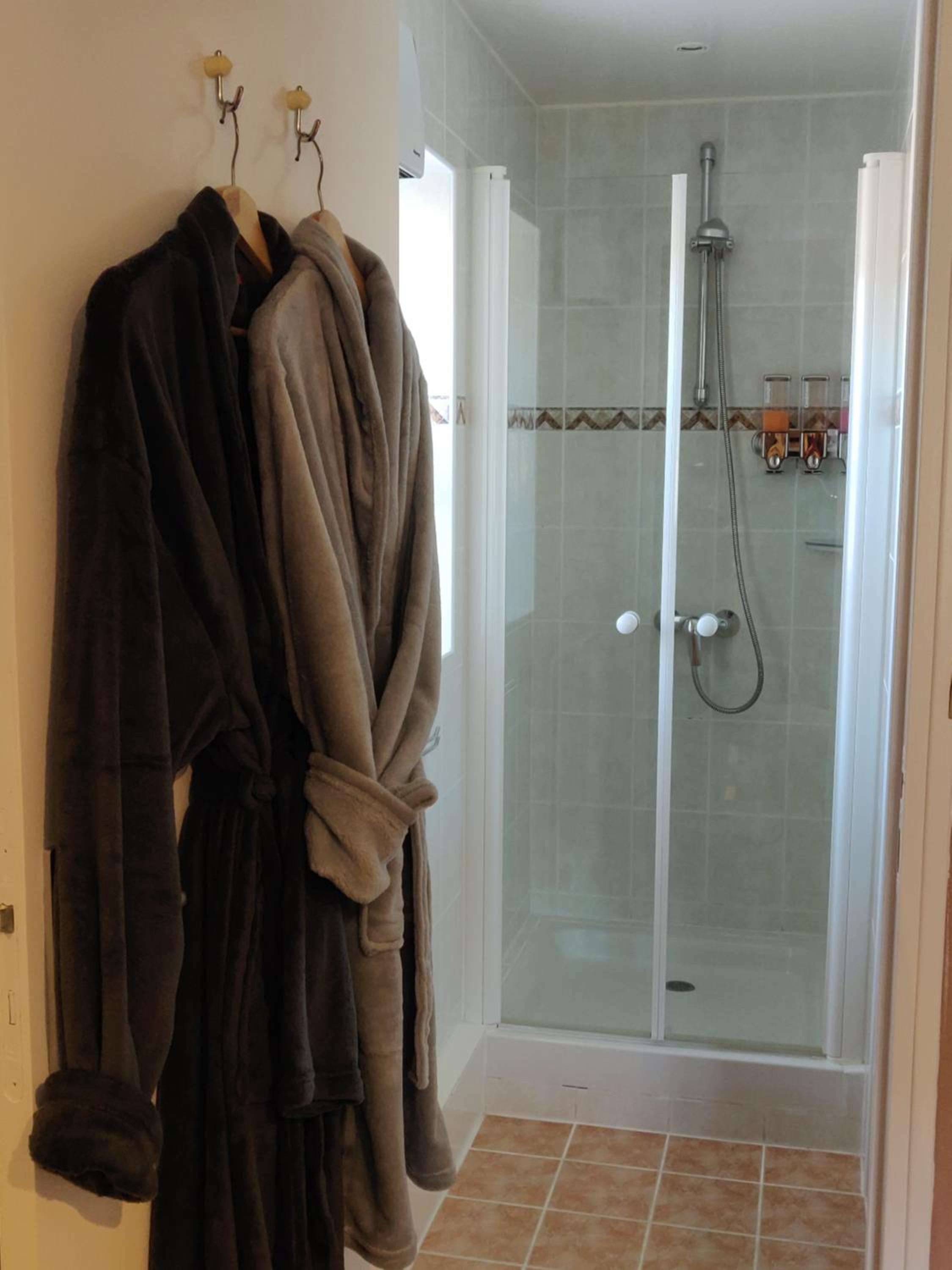 Large Double or Twin Room - Photo 5