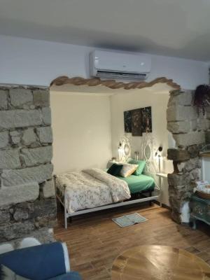 Large Double Room - Photo 3