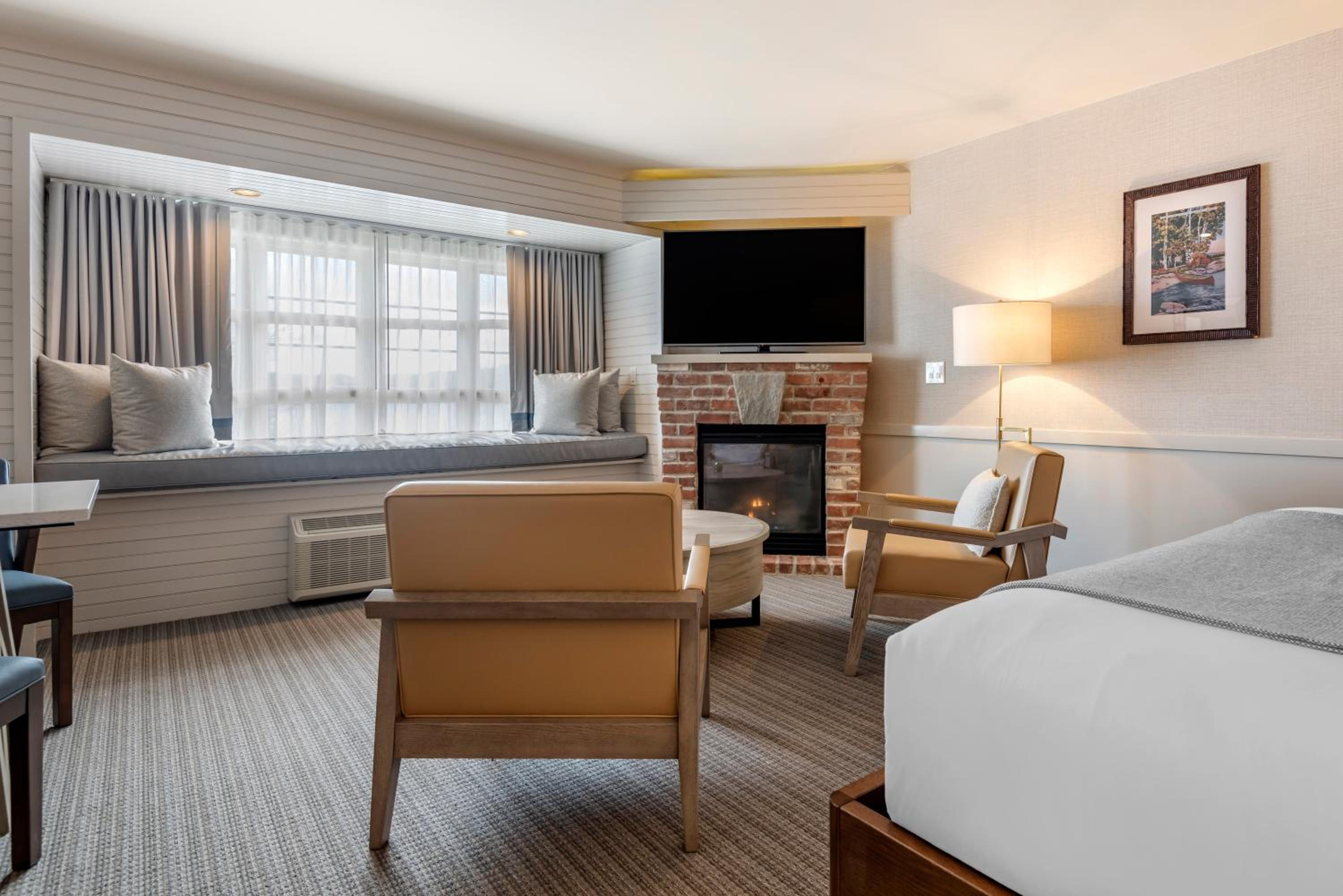 Suite with Lake View