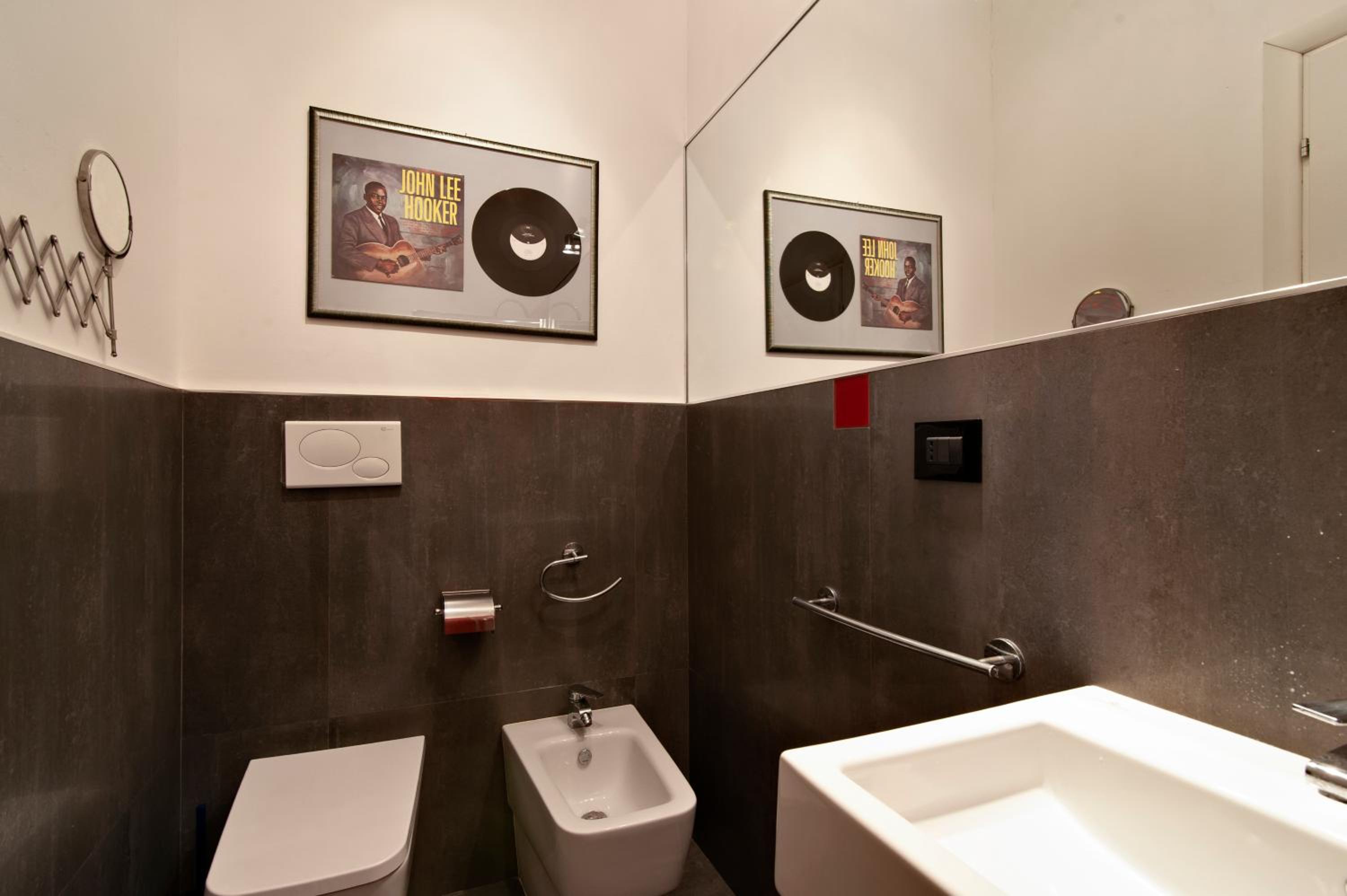 Double Room - Photo 11
