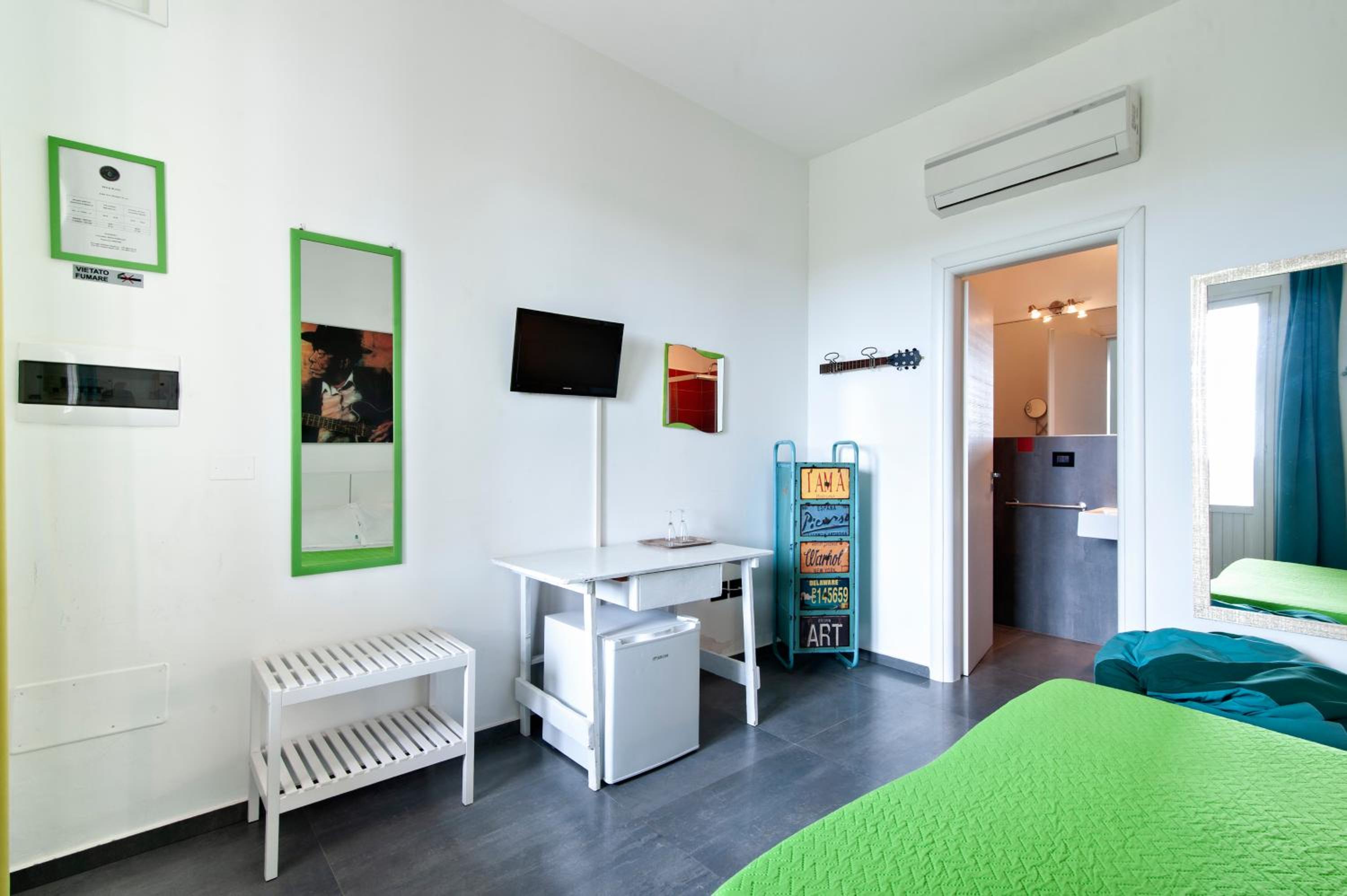 Double Room - Photo 10