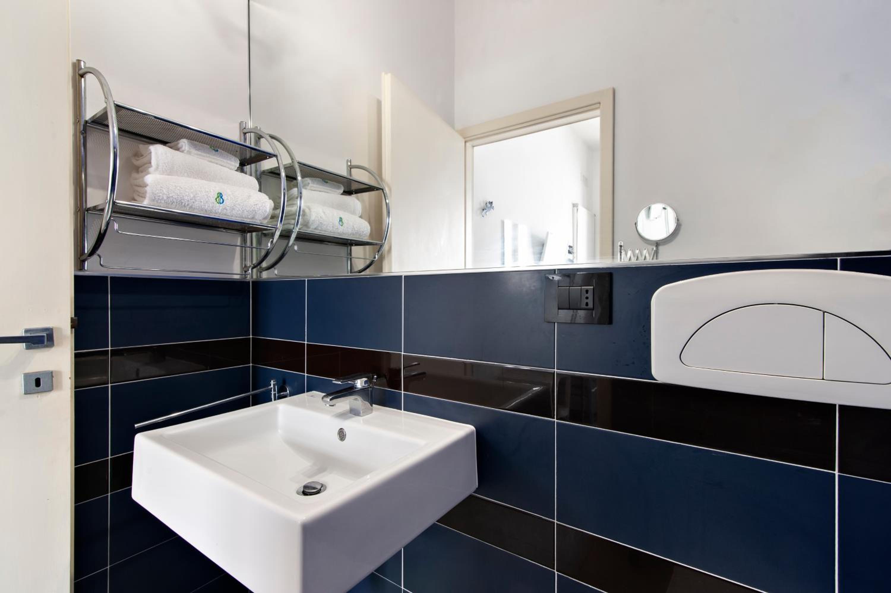 Double Room - Photo 16
