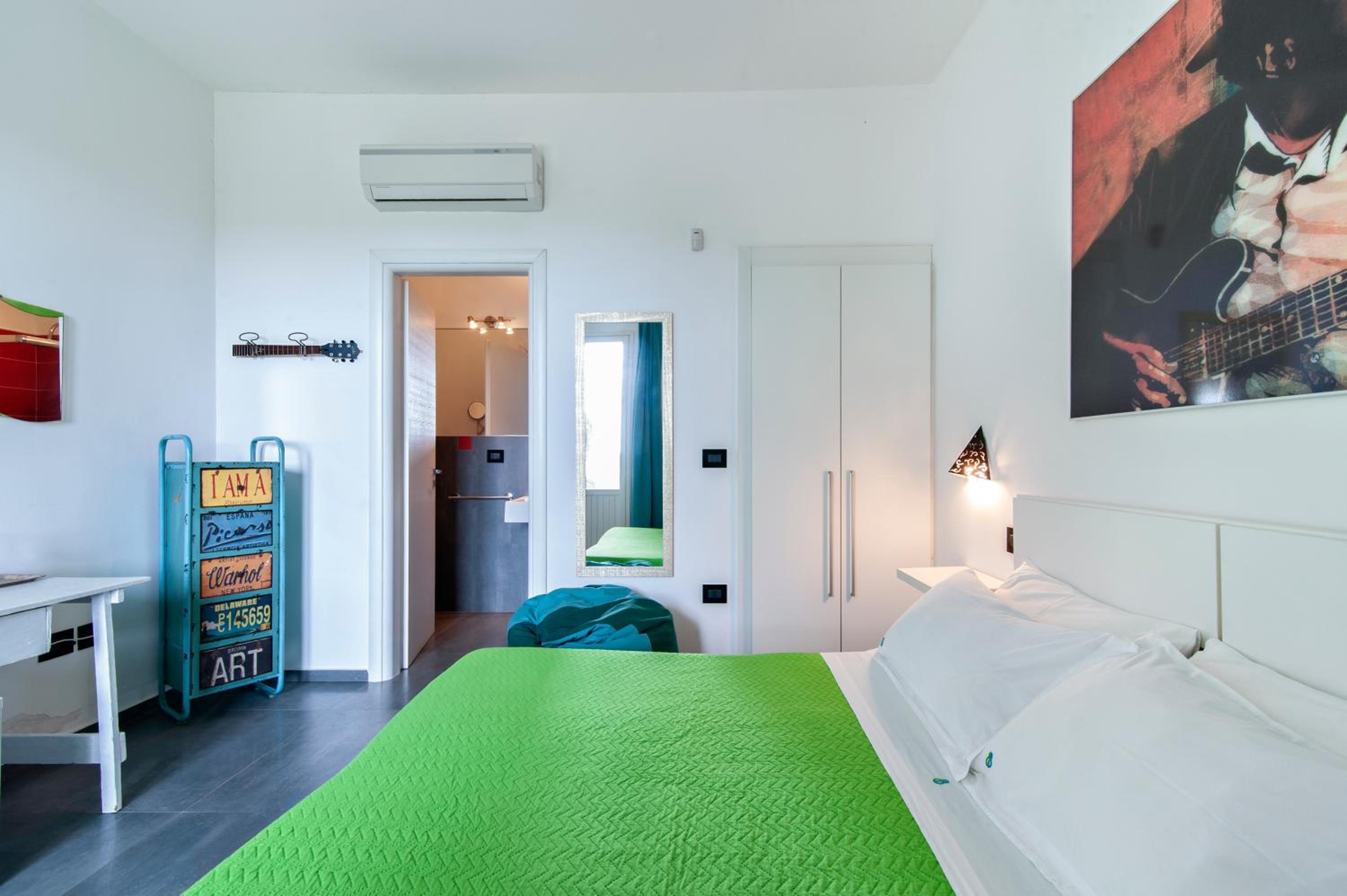 Double Room - Photo 18